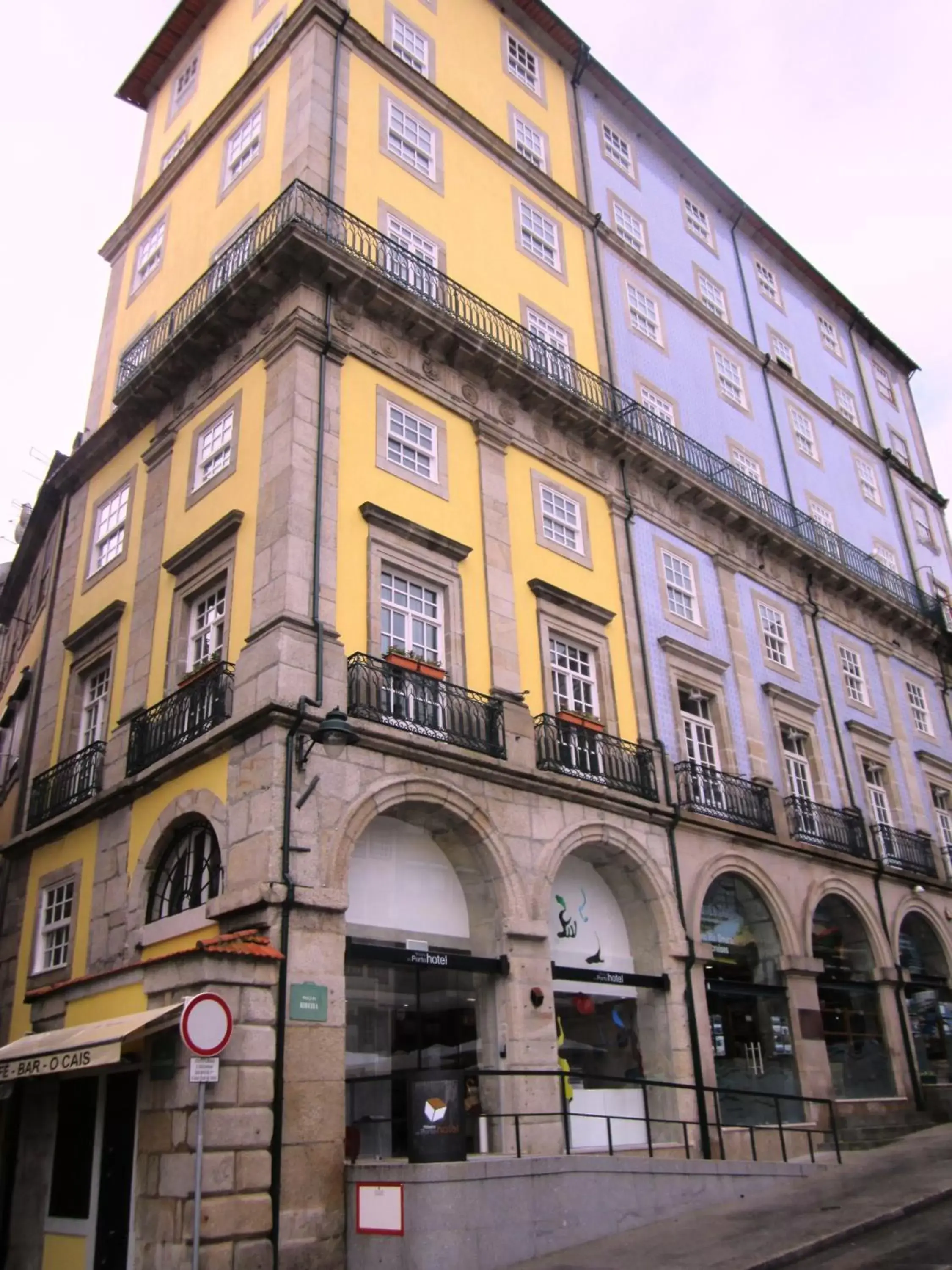 Facade/entrance, Property Building in Ribeira do Porto Hotel