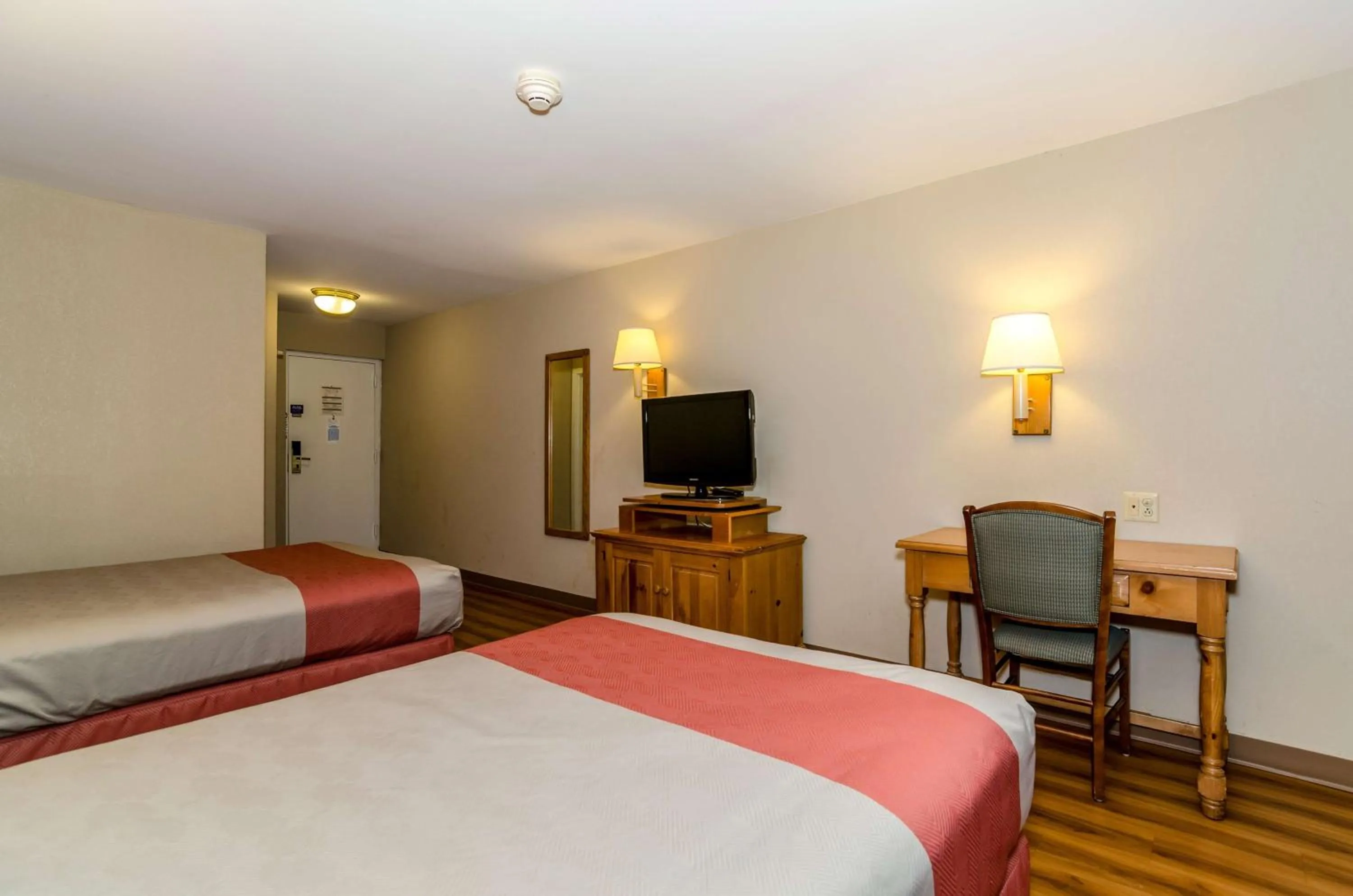 TV and multimedia, Bed in Motel 6-Newark, DE