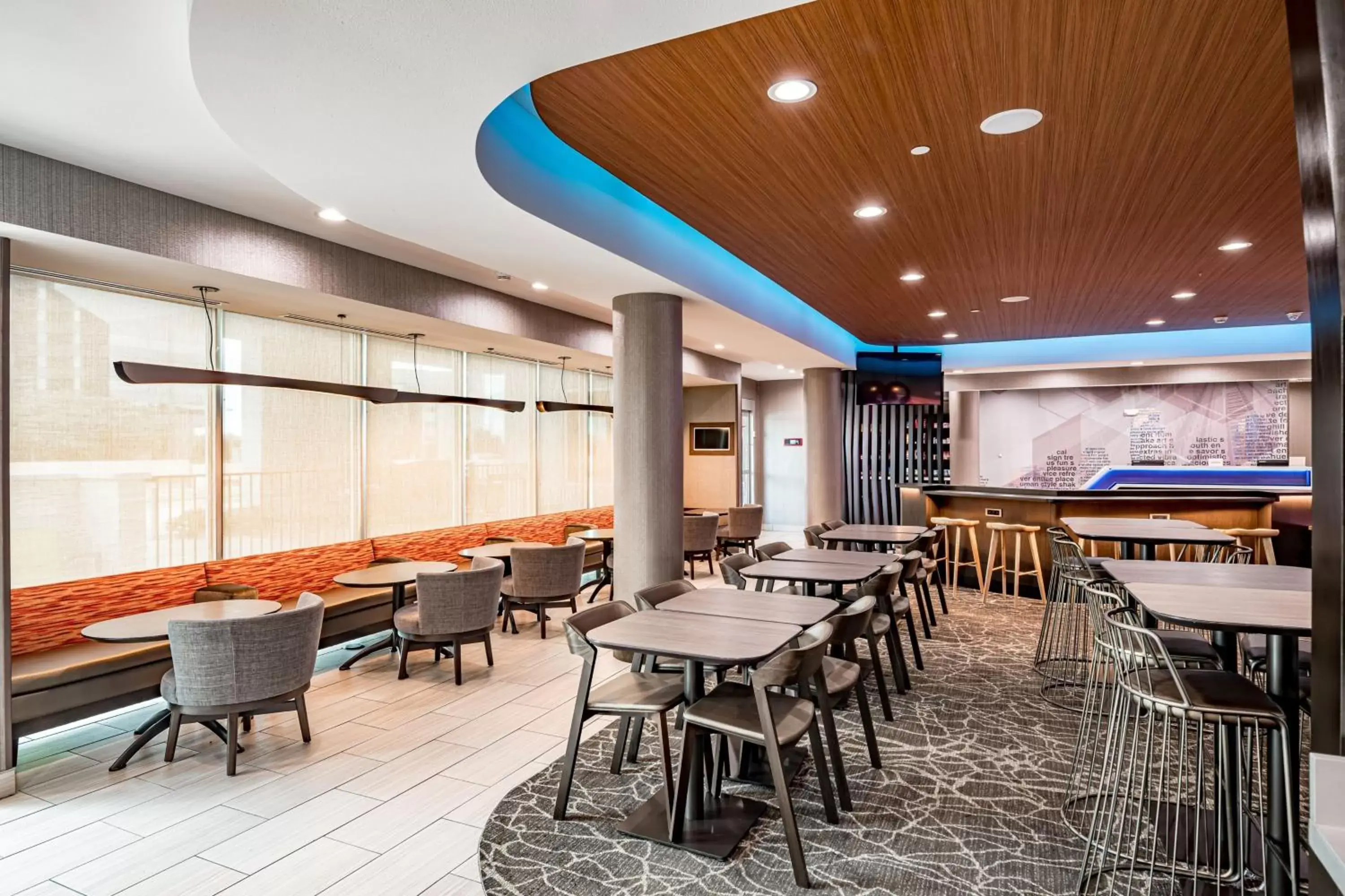 Restaurant/Places to Eat in SpringHill Suites Dallas Central Expressway