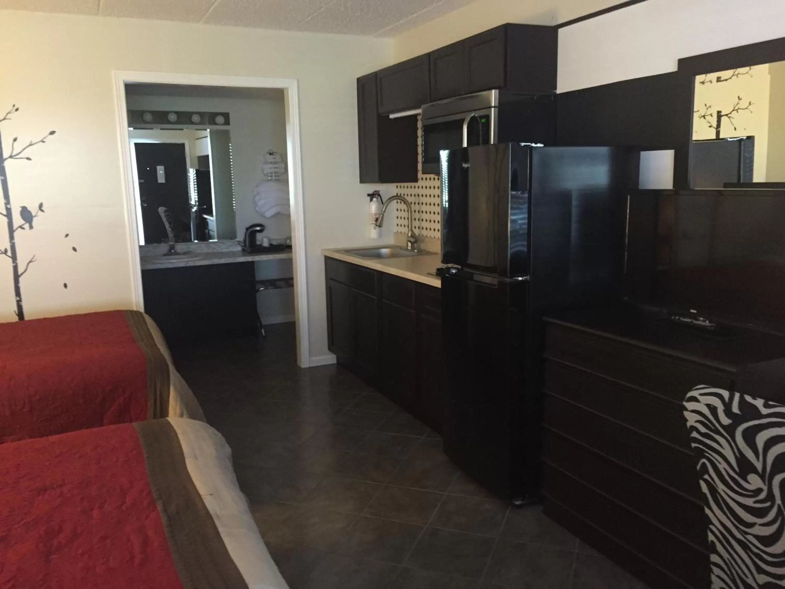 Kitchen or kitchenette in Geneva Wells Inn