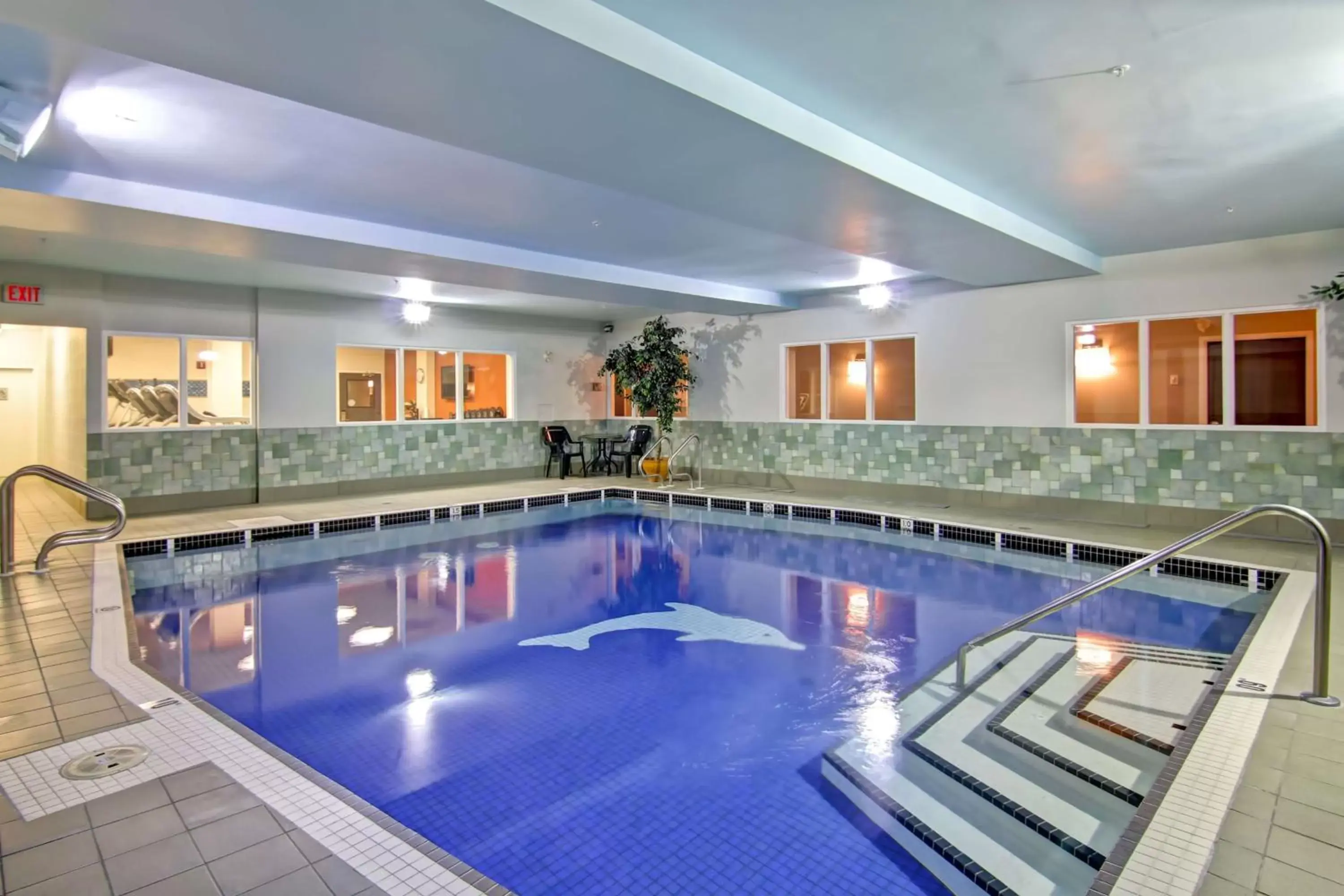Pool view, Swimming Pool in Hampton Inn & Suites by Hilton Calgary-Airport