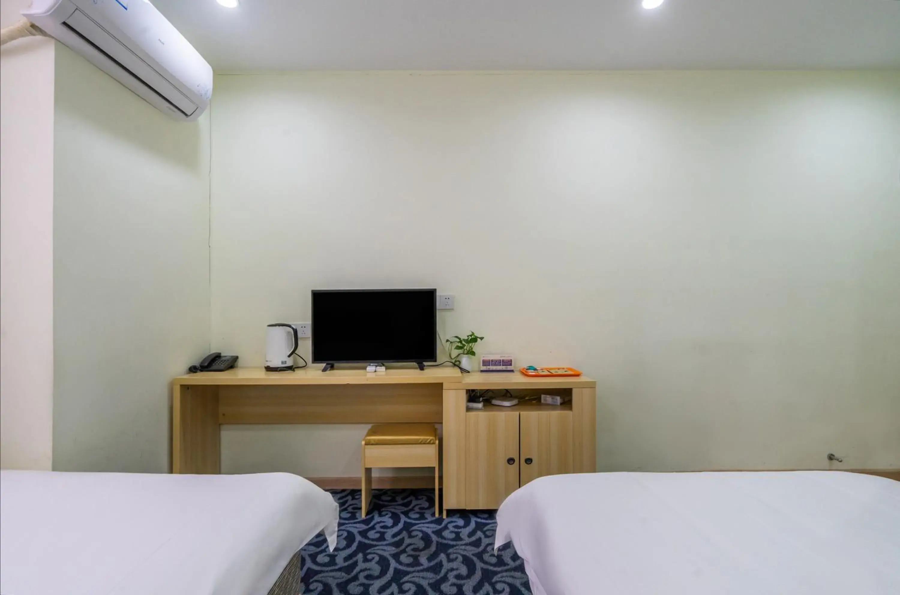 Communal lounge/ TV room, Bed in Memory Travel Hotel(Edge Westlake)