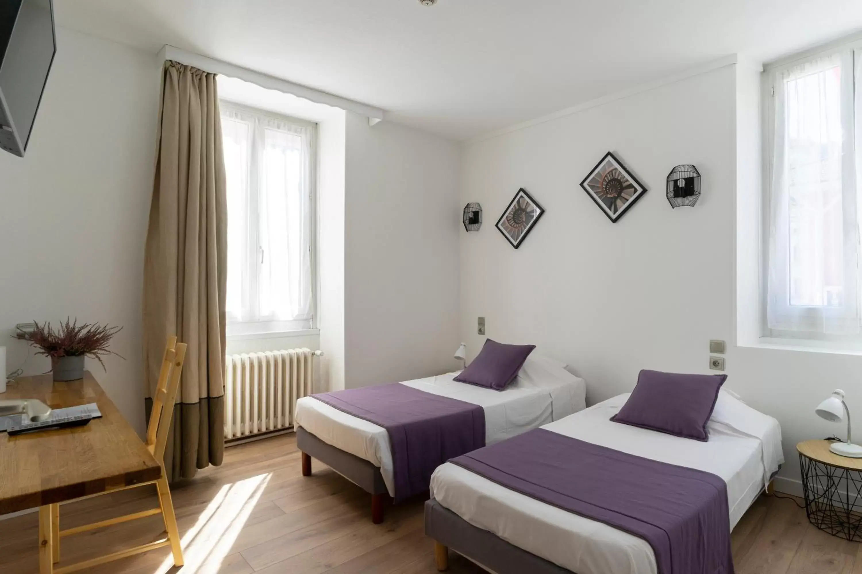 Bed in Hôtel du Midi