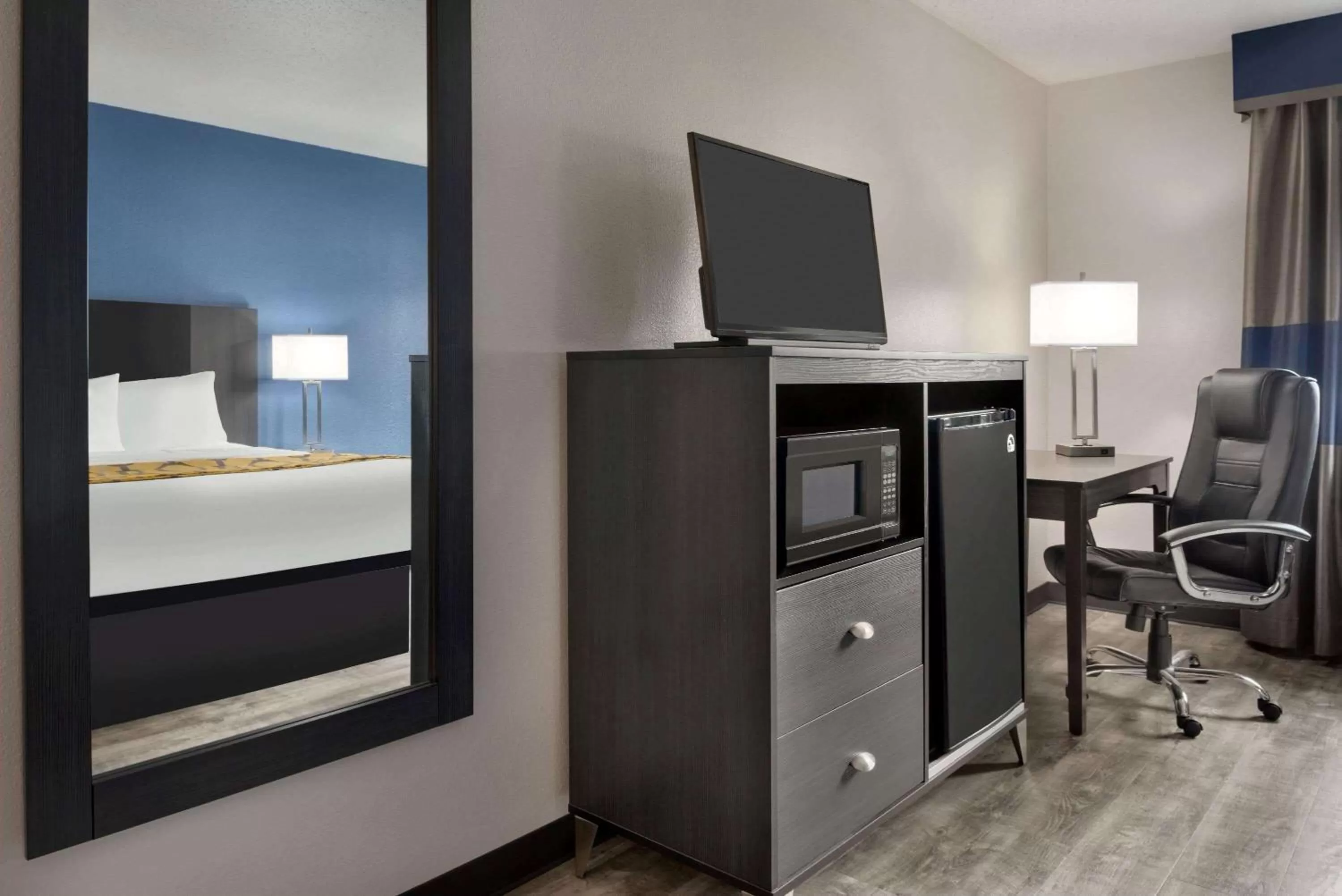 Photo of the whole room, Bed in Baymont by Wyndham Swanton