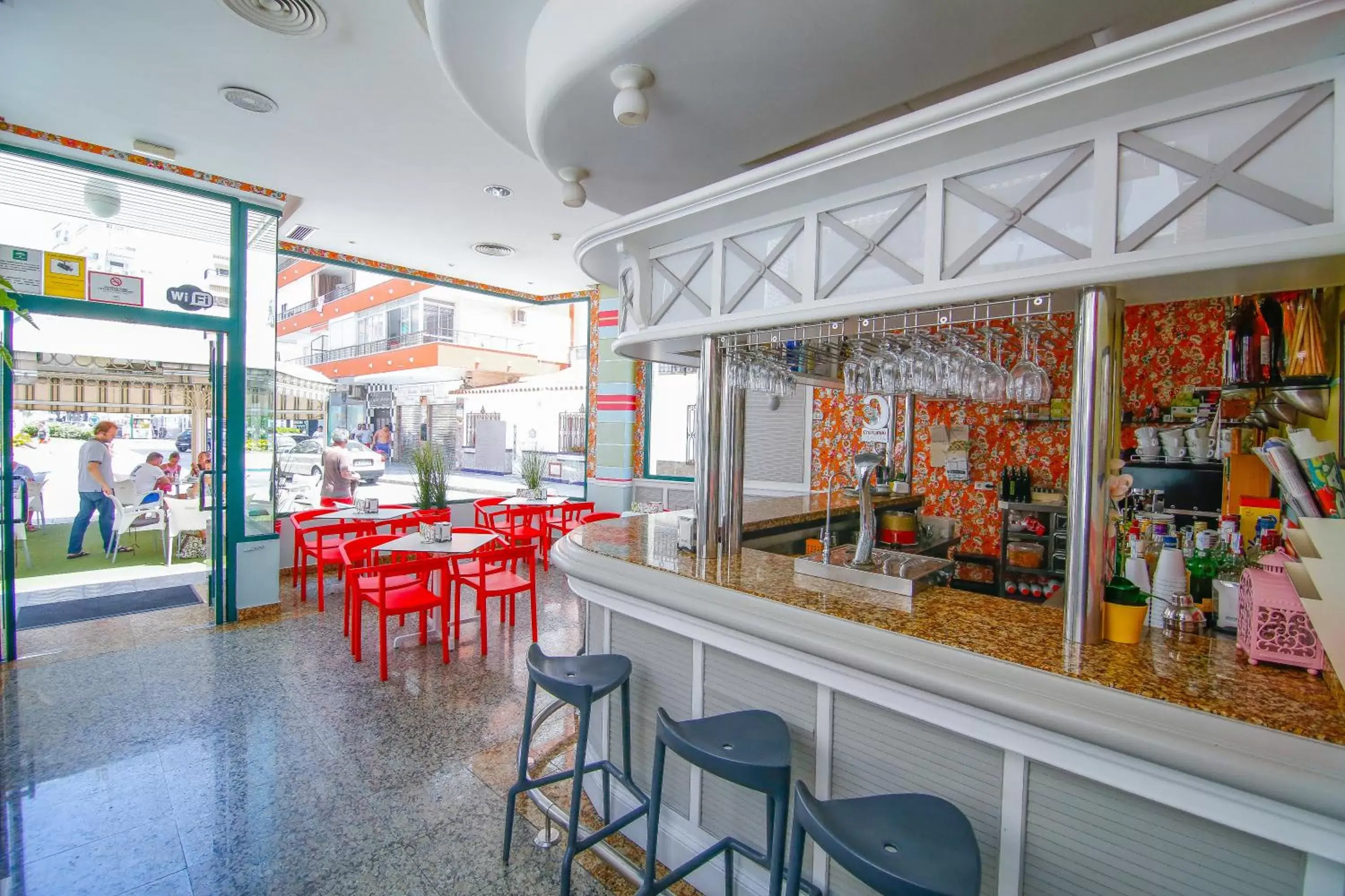 Lounge or bar, Restaurant/Places to Eat in Mainake Costa del Sol