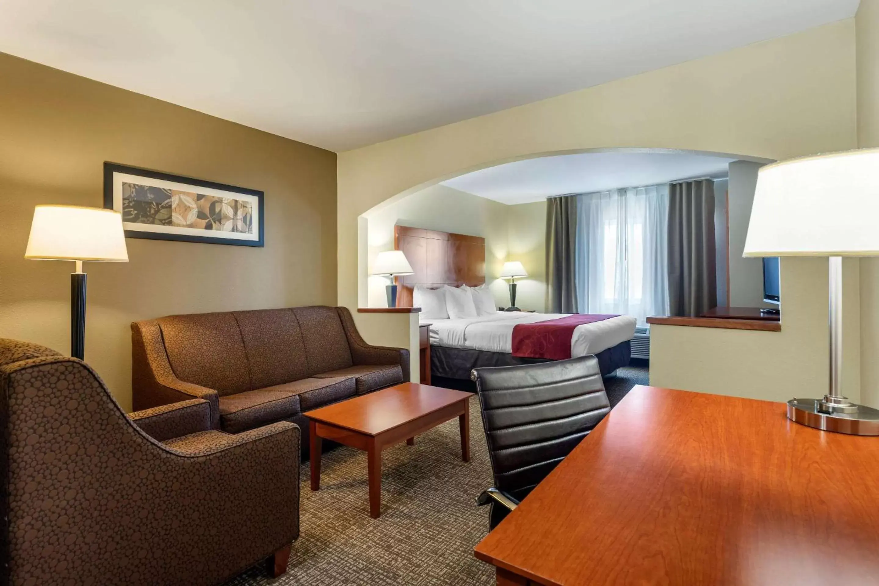 Photo of the whole room in Comfort Suites North Dallas