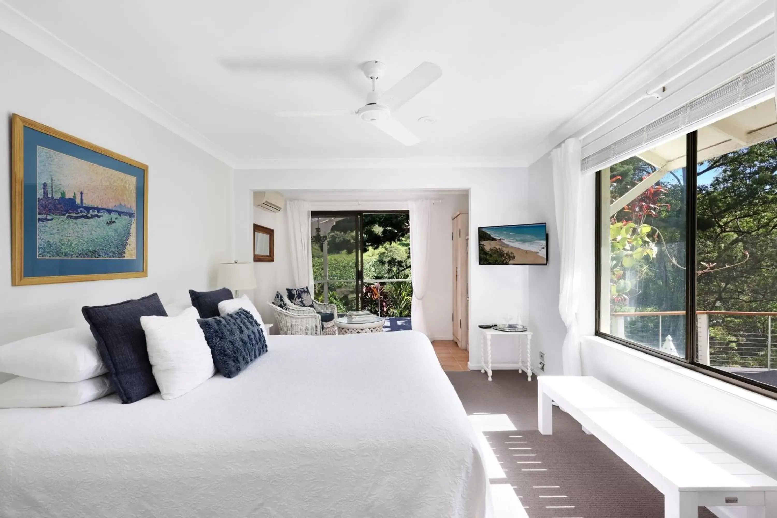 King Suite with Balcony in Sensom Luxury Boutique Bed and Breakfast King Suite with Balcony in Sensom Luxury Boutique Bed and Breakfast