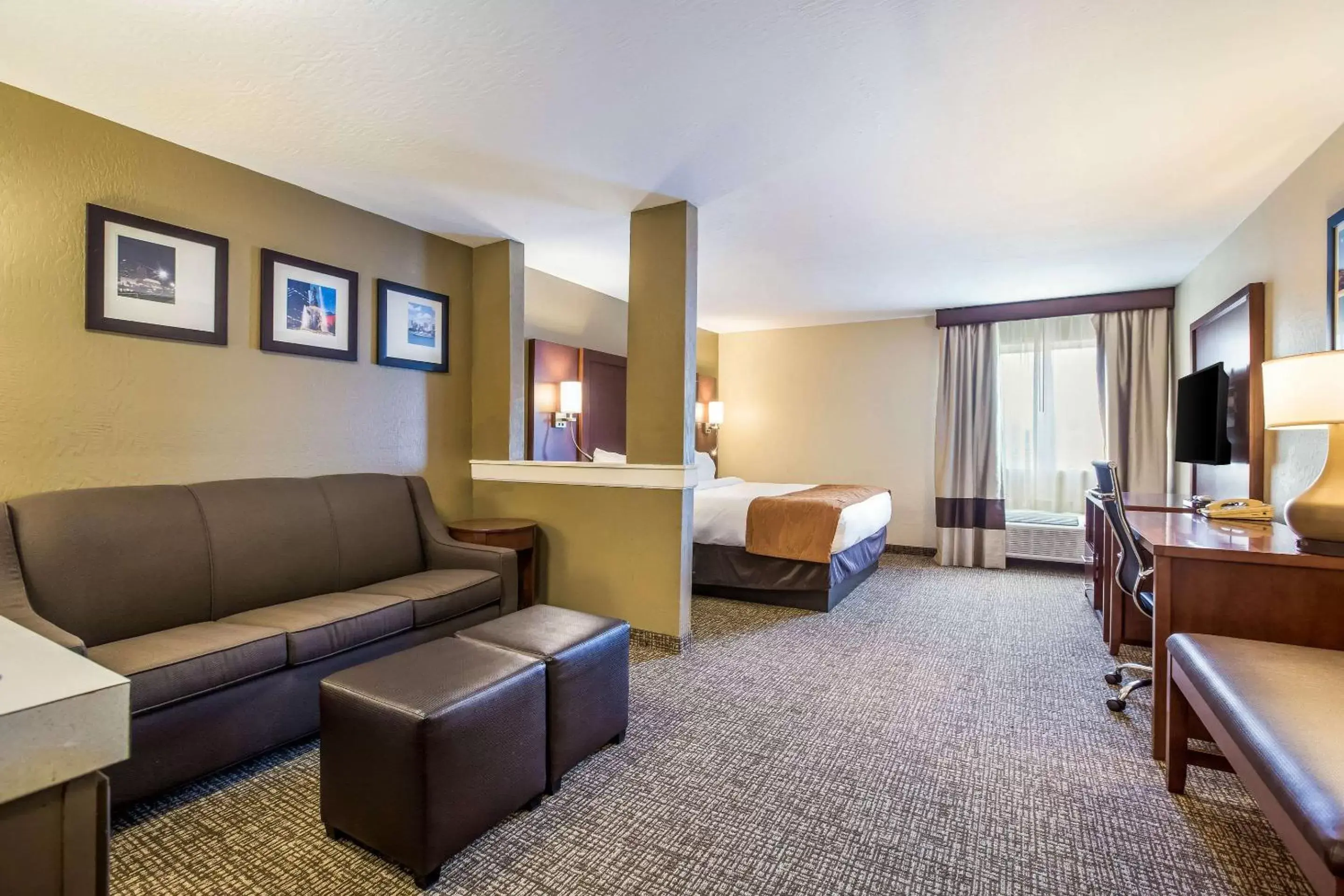 Bedroom in Comfort Inn & Suites Fairborn near Wright Patterson AFB