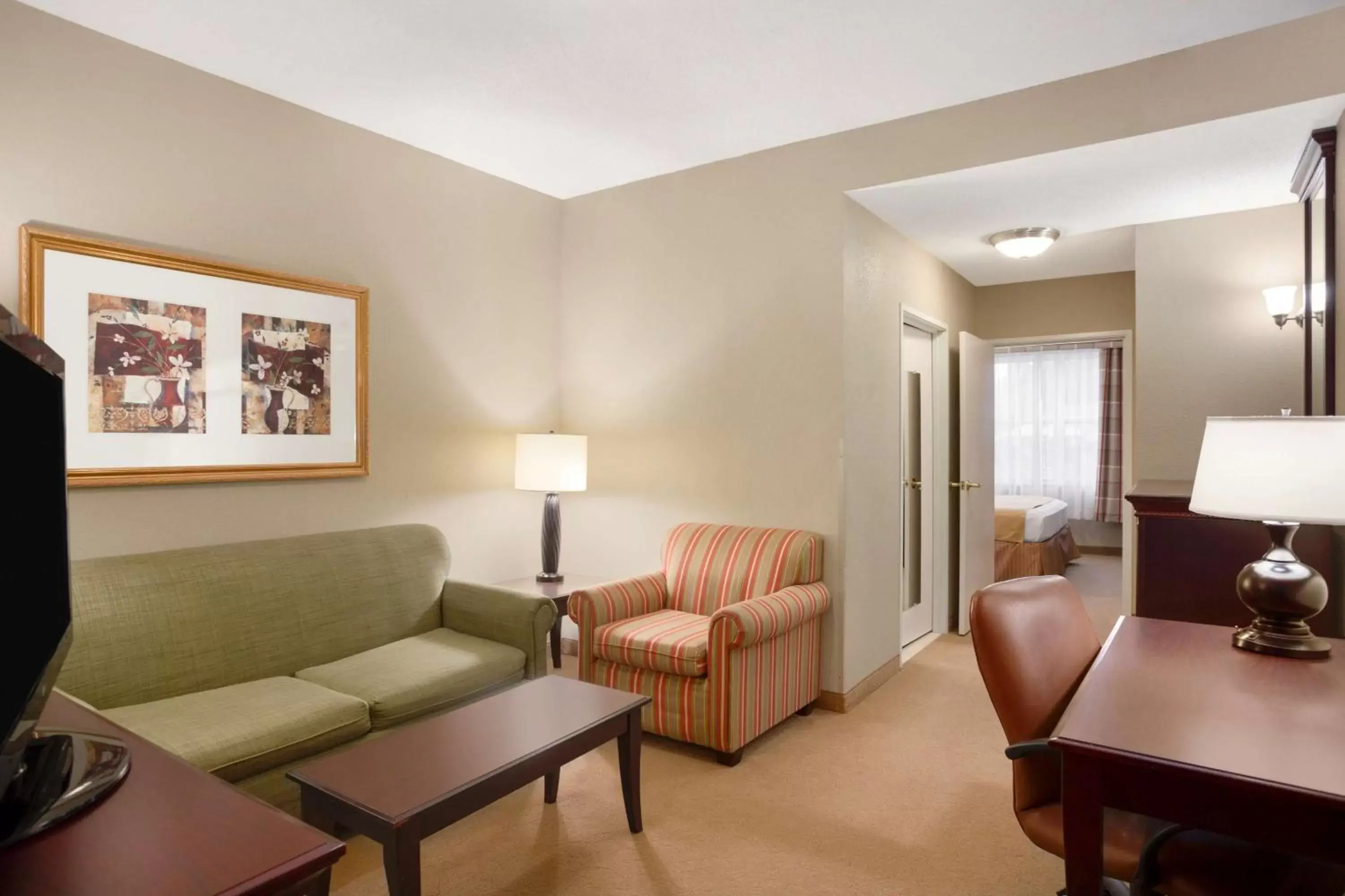 Photo of the whole room, Seating Area in Country Inn & Suites by Radisson, Ithaca, NY