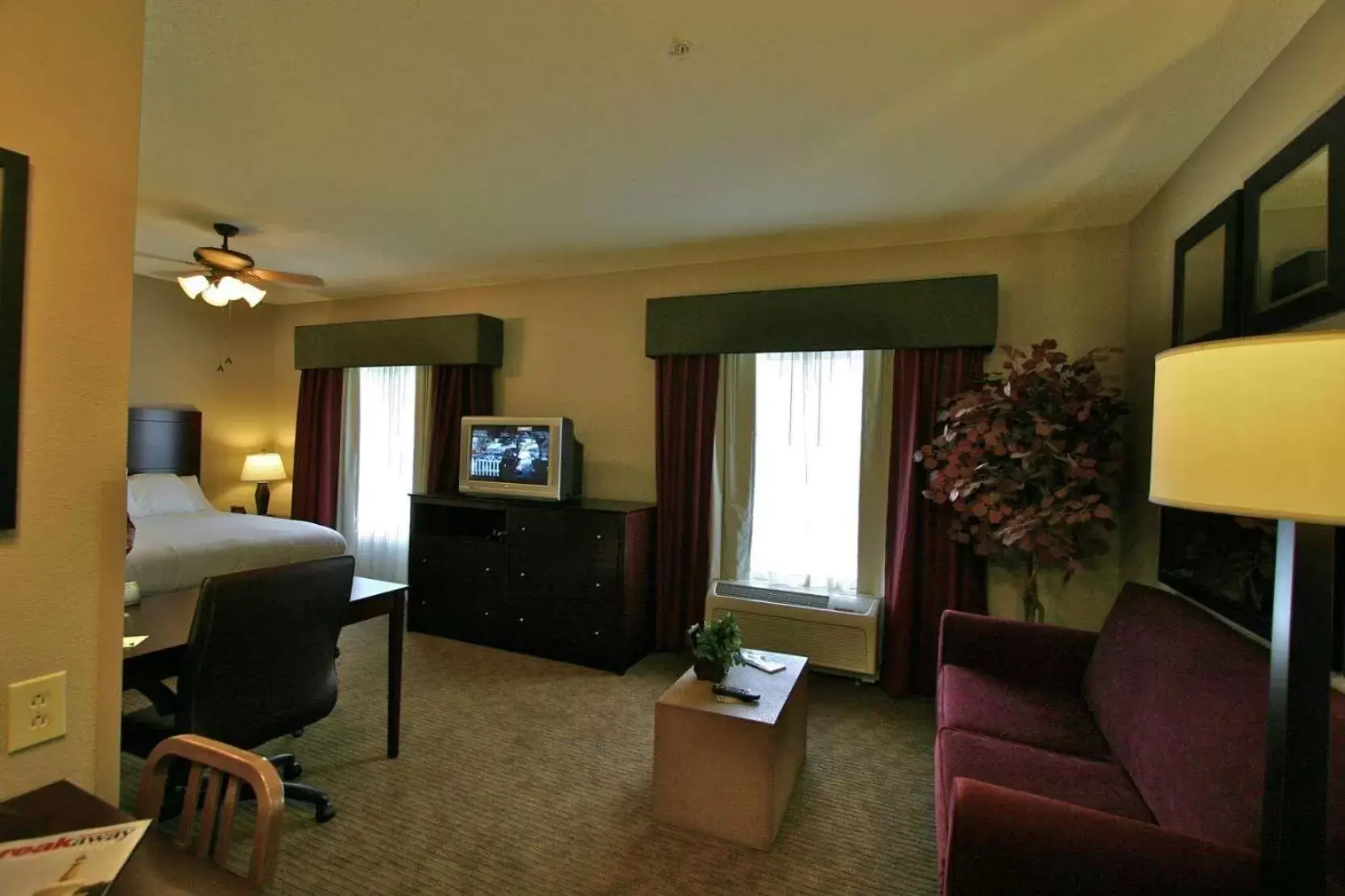 Living room, Seating Area in Homewood Suites by Hilton Bloomington