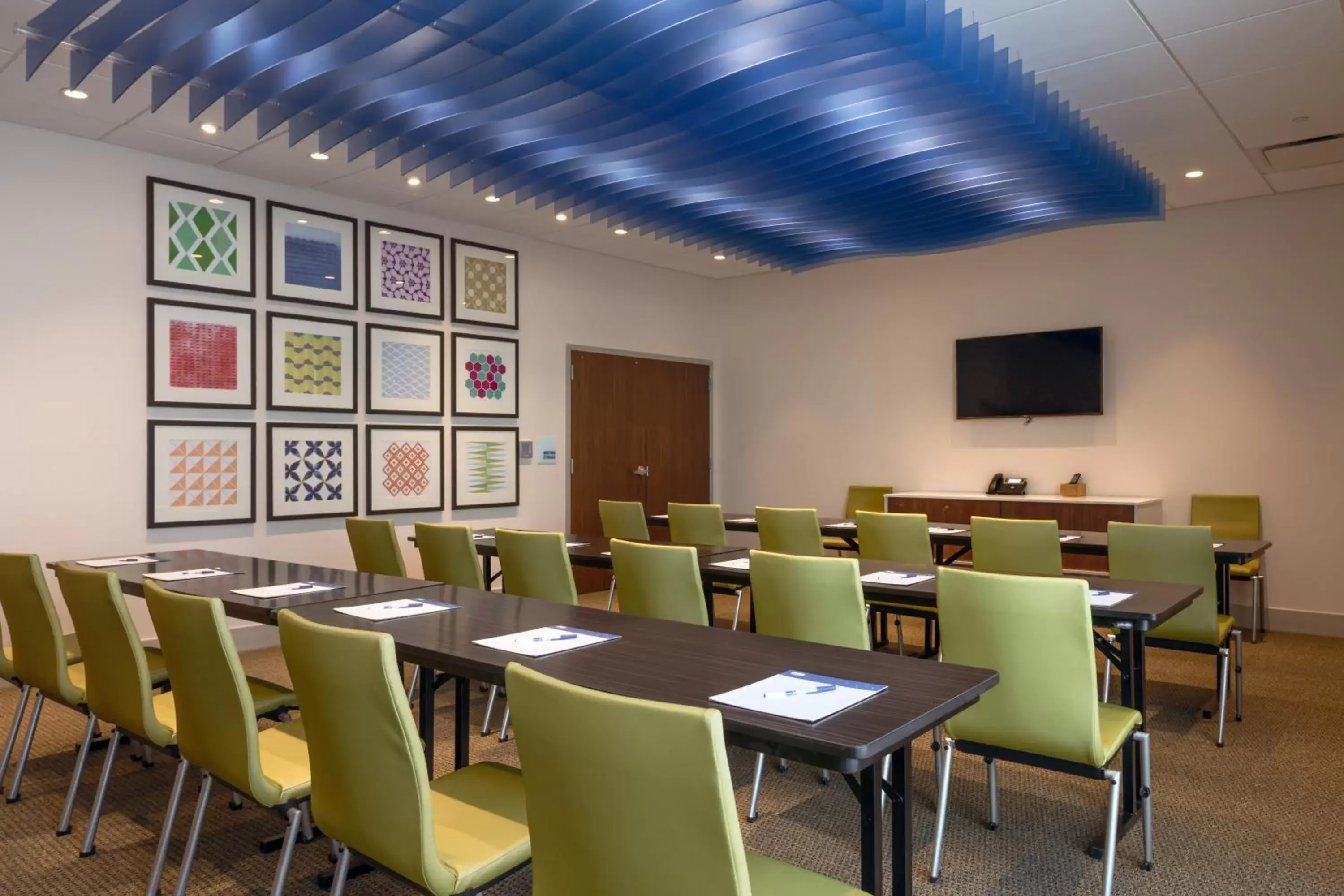 Meeting/conference room in Holiday Inn Express & Suites - Tulsa Downtown - Arts District, an IHG Hotel