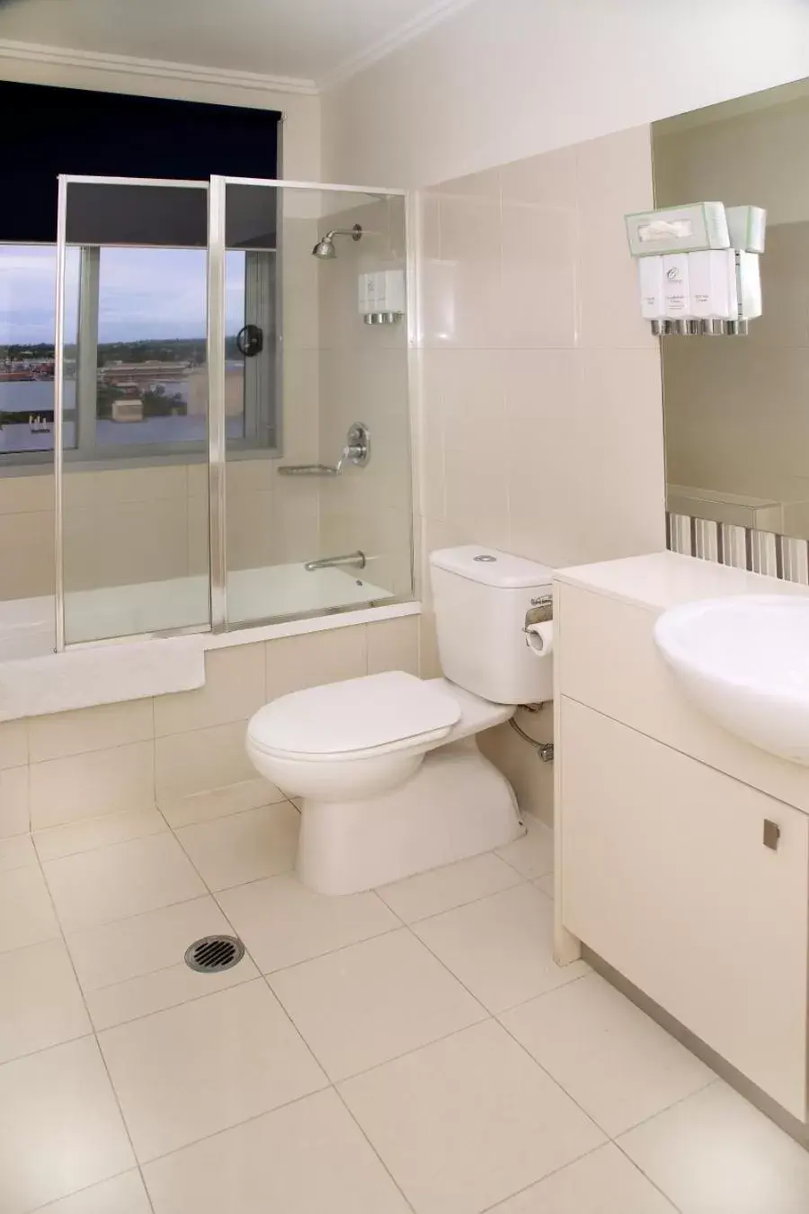 Shower, Bathroom in Toowoomba Central Plaza Apartment Hotel