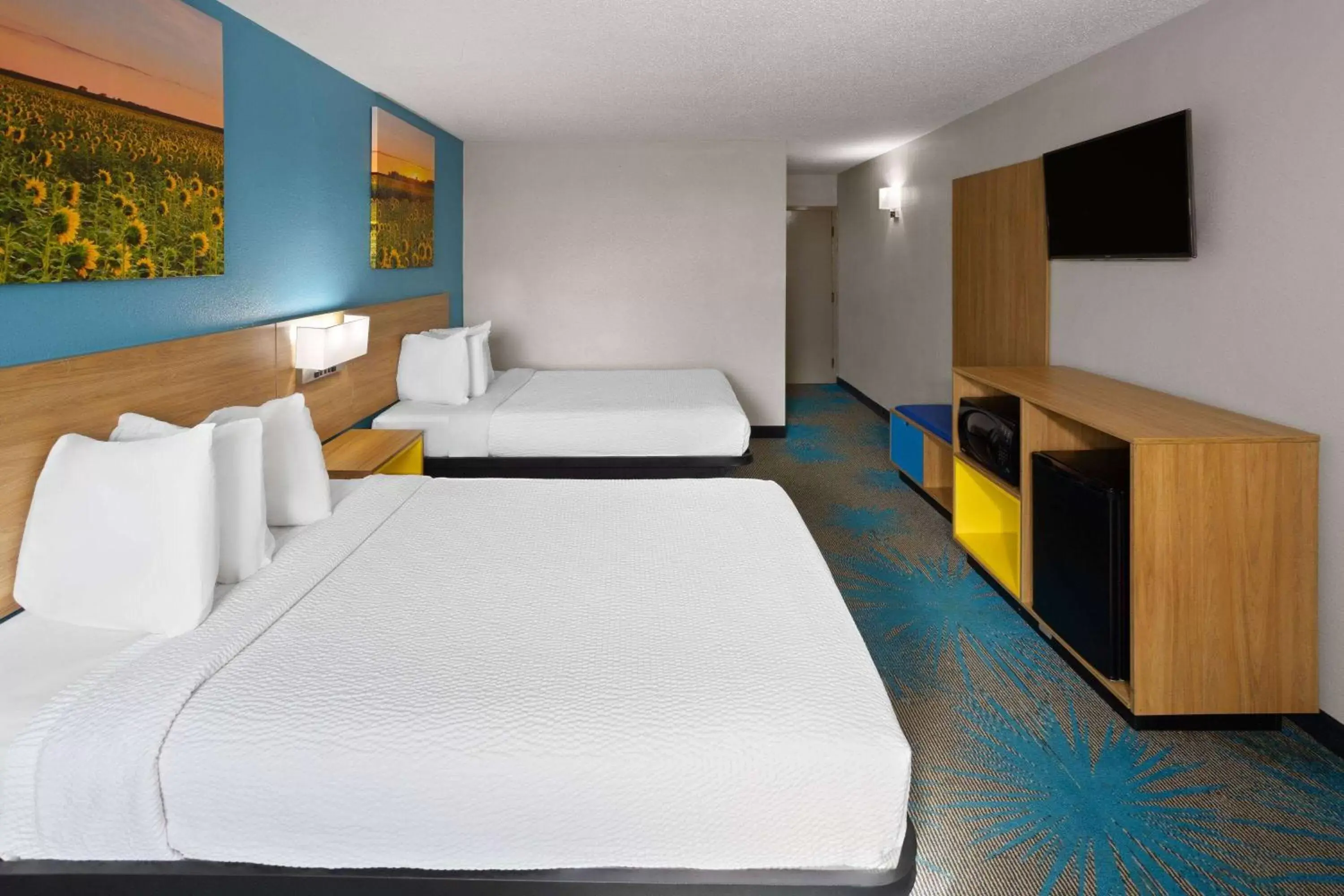 Photo of the whole room, Bed in Days Inn & Suites by Wyndham Northwest Indianapolis