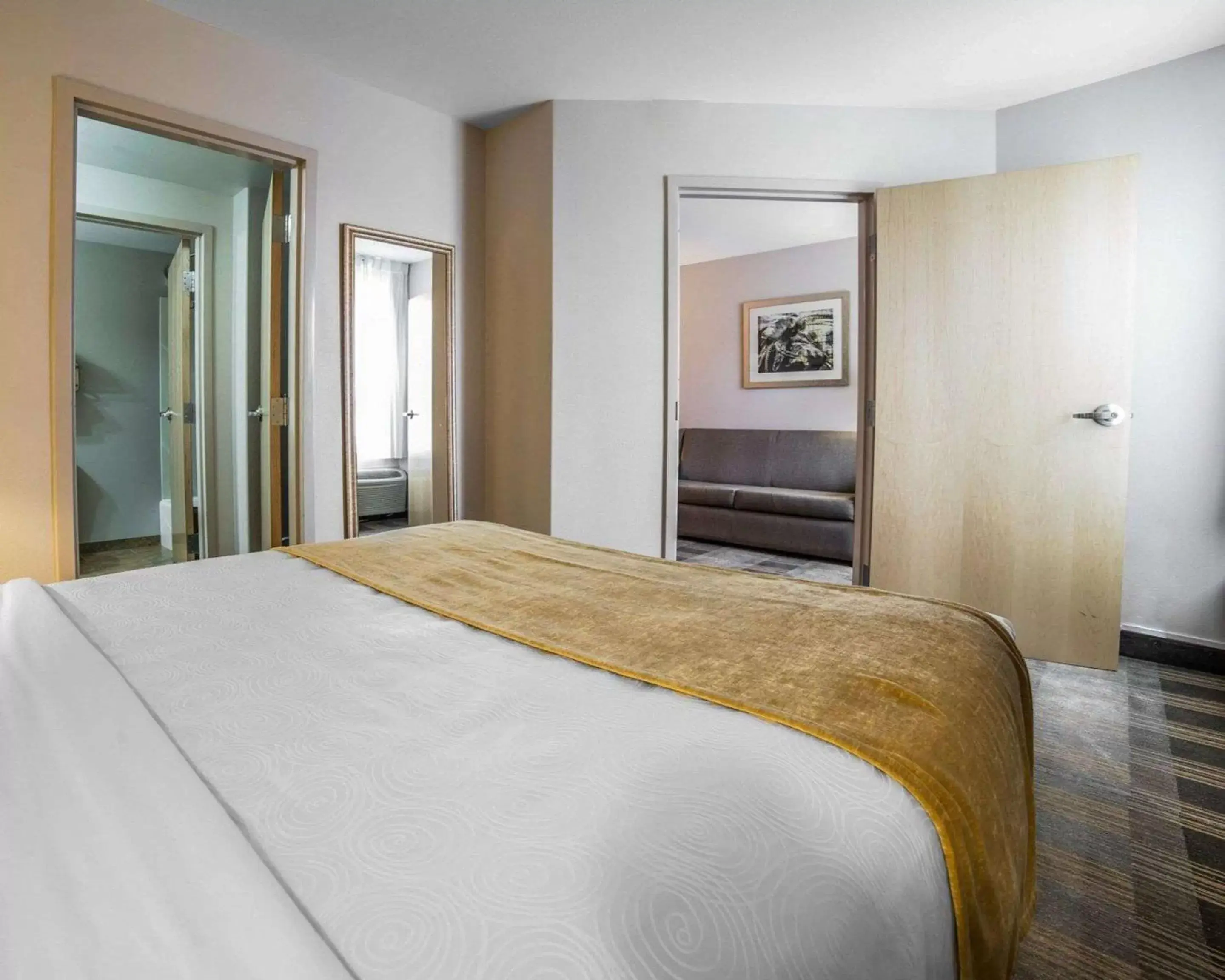 Bedroom, Bed in MainStay Suites Casper