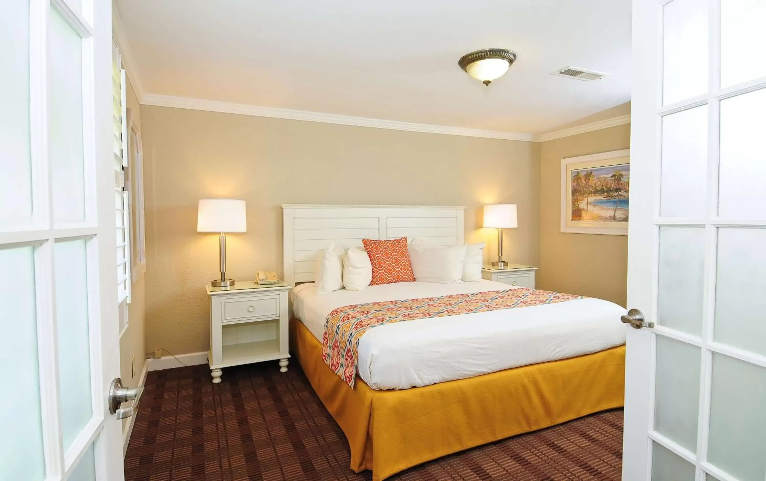 Photo of the whole room, Bed in The Sandbar Hotel, Trademark Collection by Wyndham