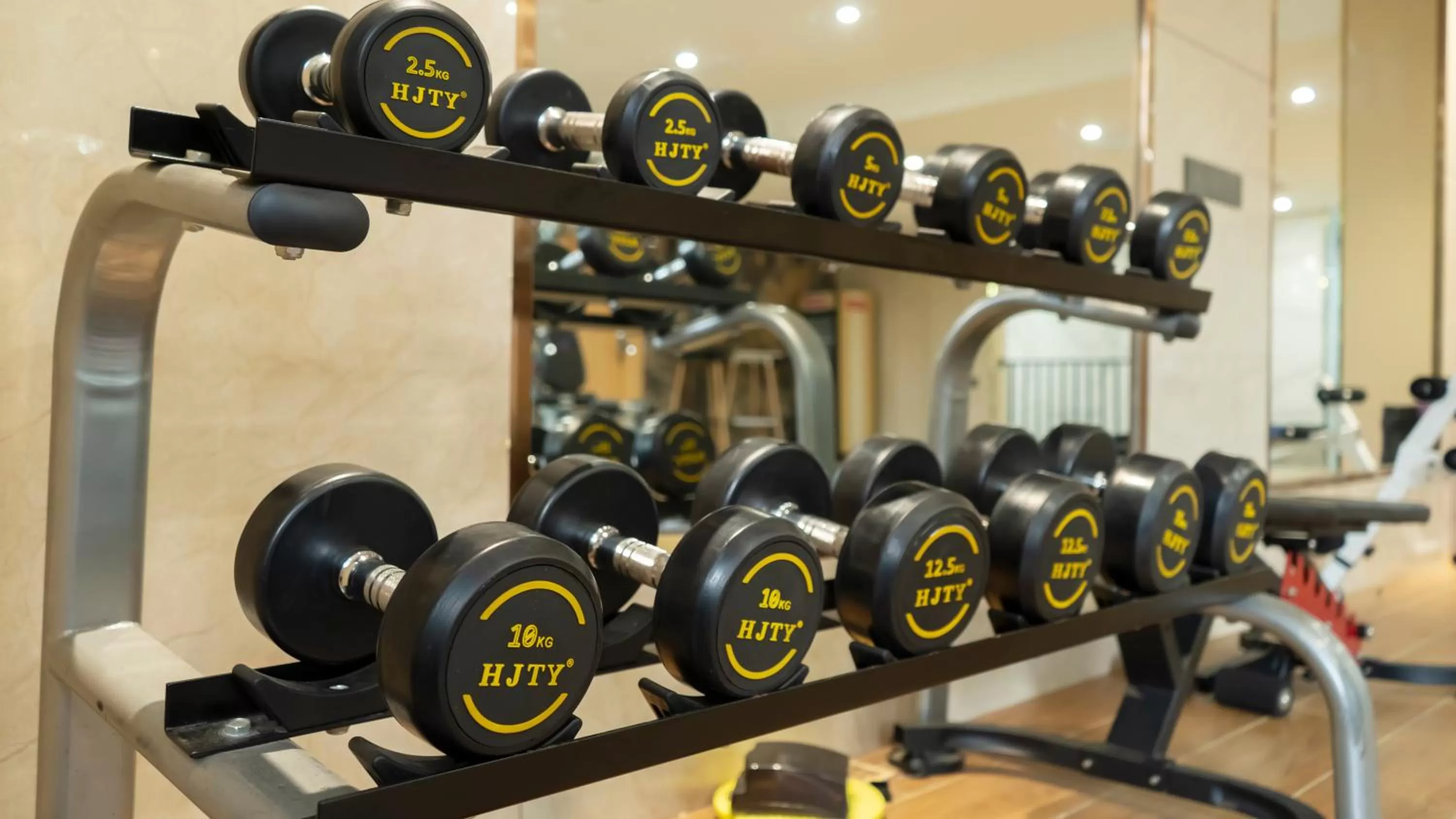 Fitness centre/facilities in Hôtel FAMILLE MONDIALE