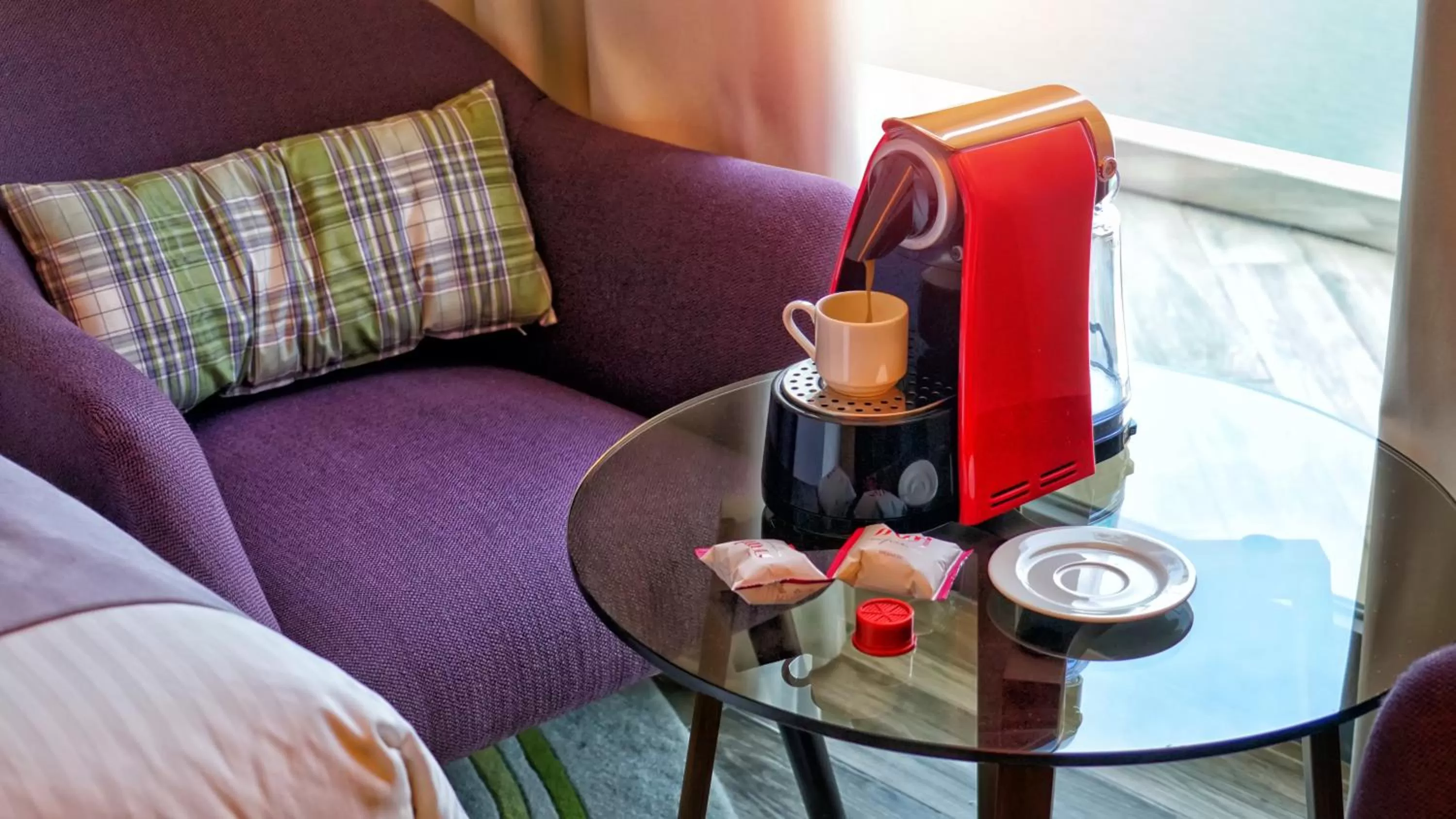 Coffee/tea facilities in The Retreat Palm Dubai MGallery by Sofitel