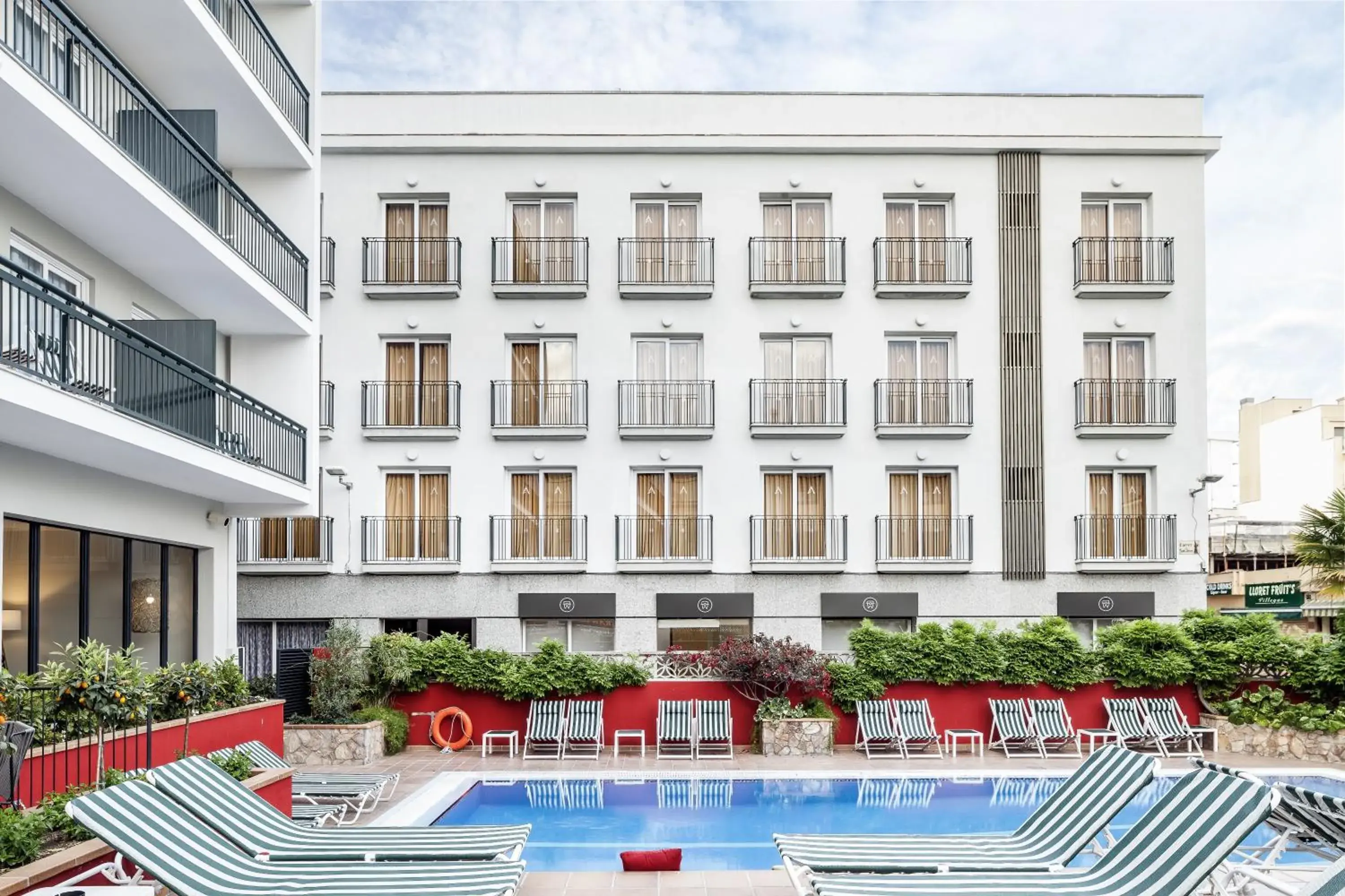 Facade/entrance, Swimming Pool in Aqua Hotel Bertran Park