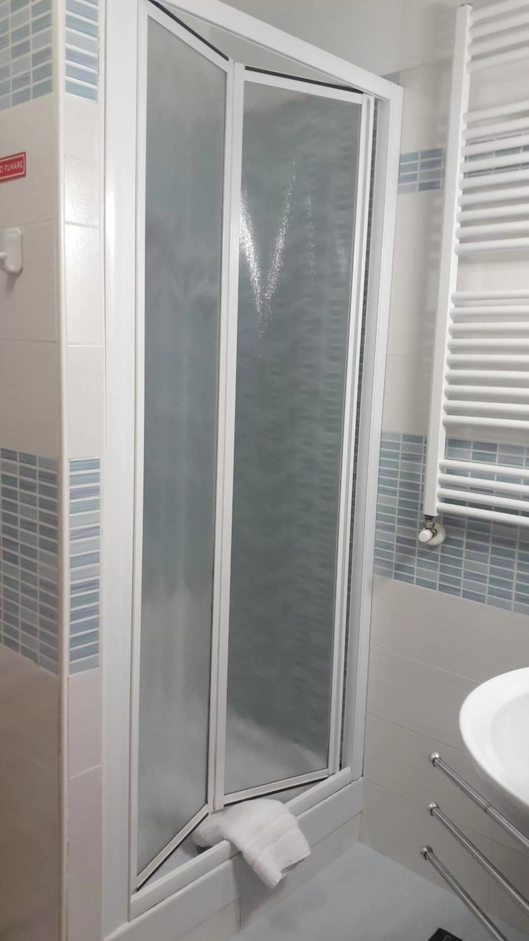 Shower in Nataly's House Bed&Breakfast