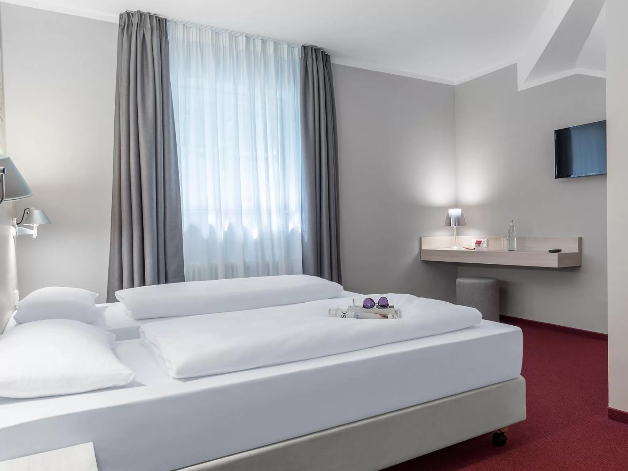 Photo of the whole room, Bed in Serways Hotel Siegburg West