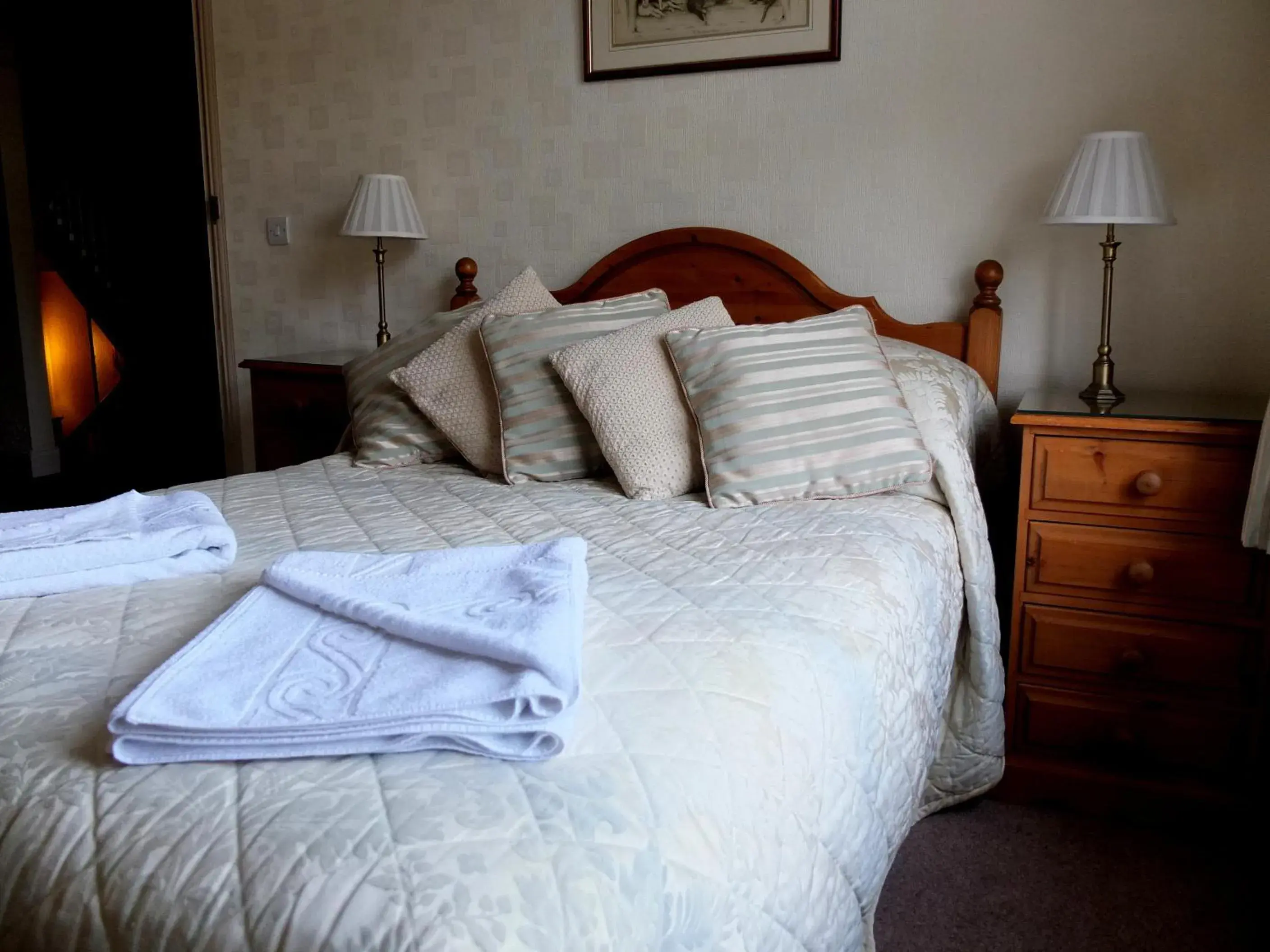 Bed in Meadowcroft Guest House