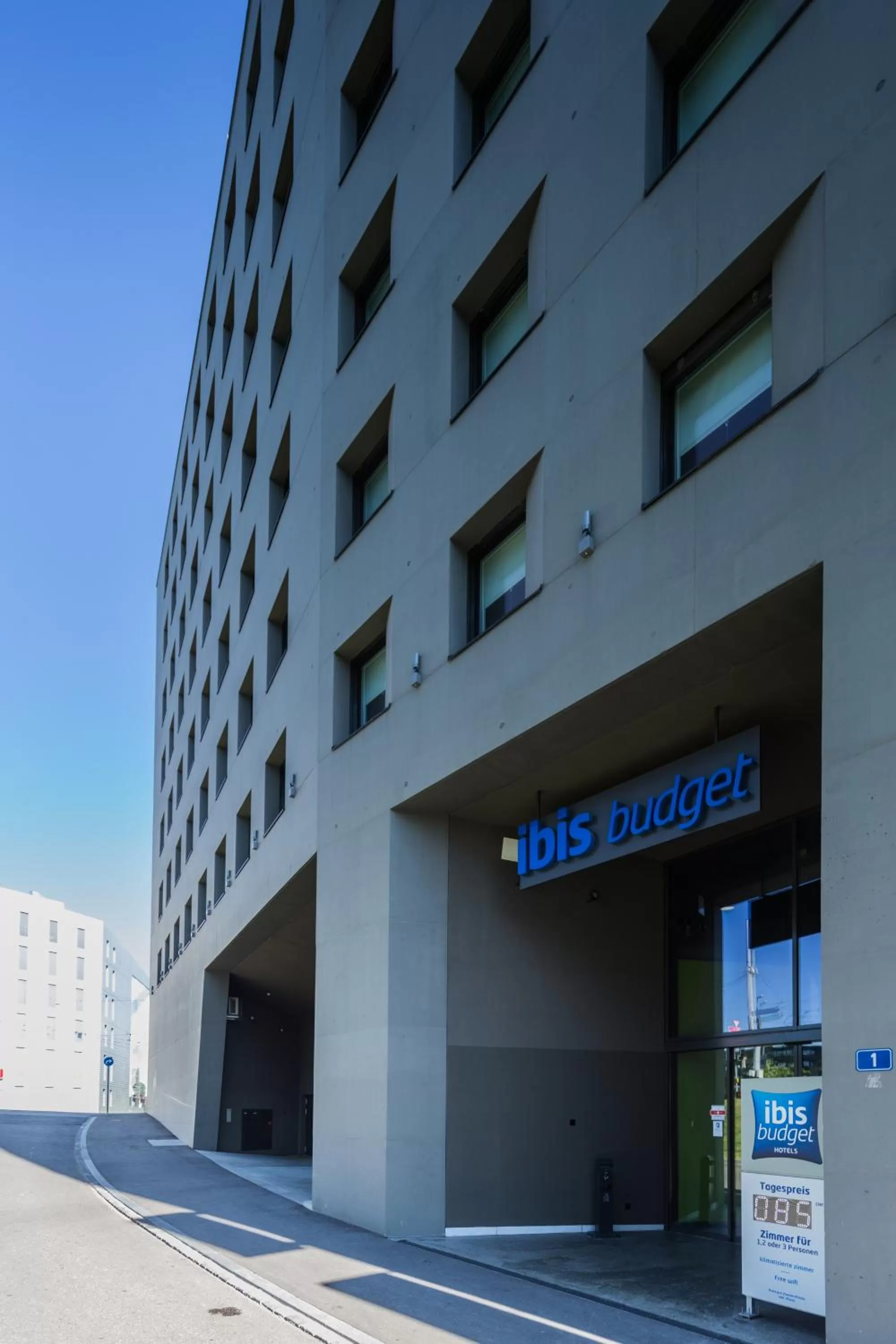 Facade/entrance in ibis budget Basel City