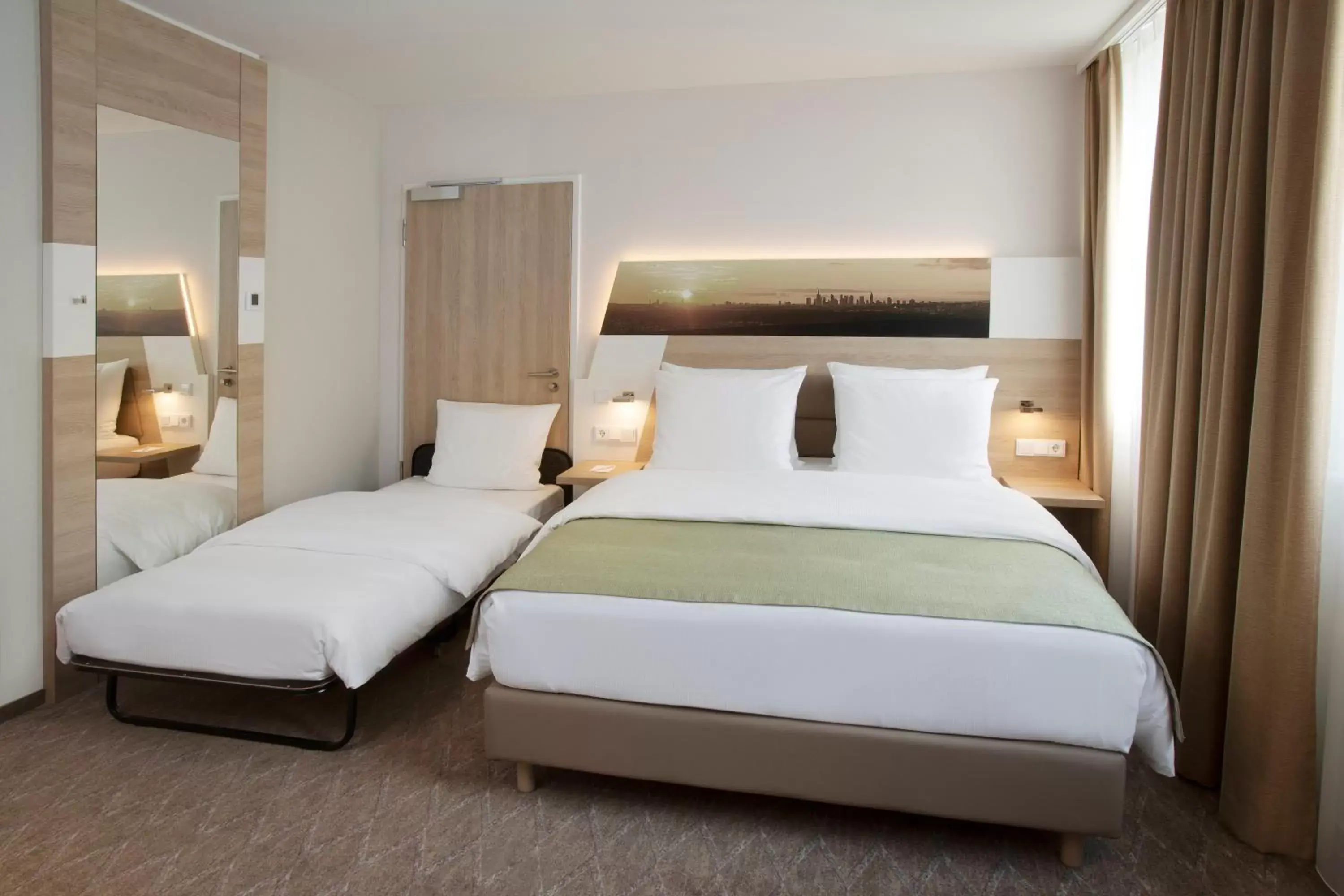 Photo of the whole room, Bed in Holiday Inn Frankfurt Airport, an IHG Hotel
