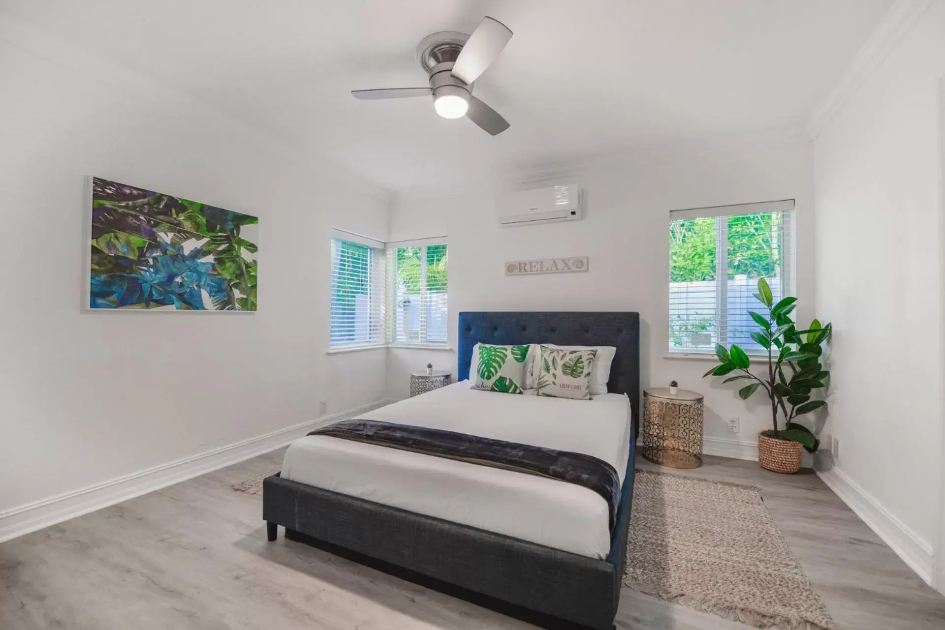 Bedroom, Bed in Alani Bay Villas