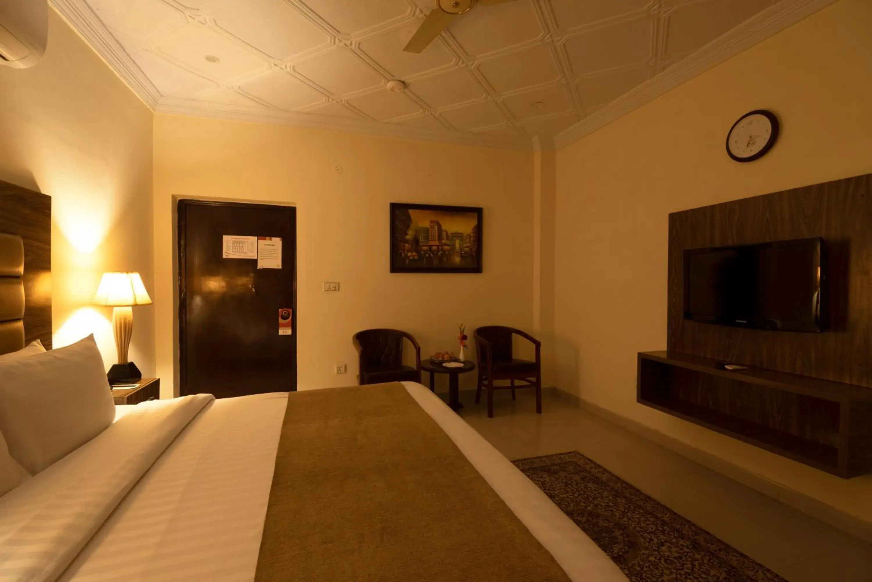 Photo of the whole room, TV/Entertainment Center in Hotel One Lalazar Multan