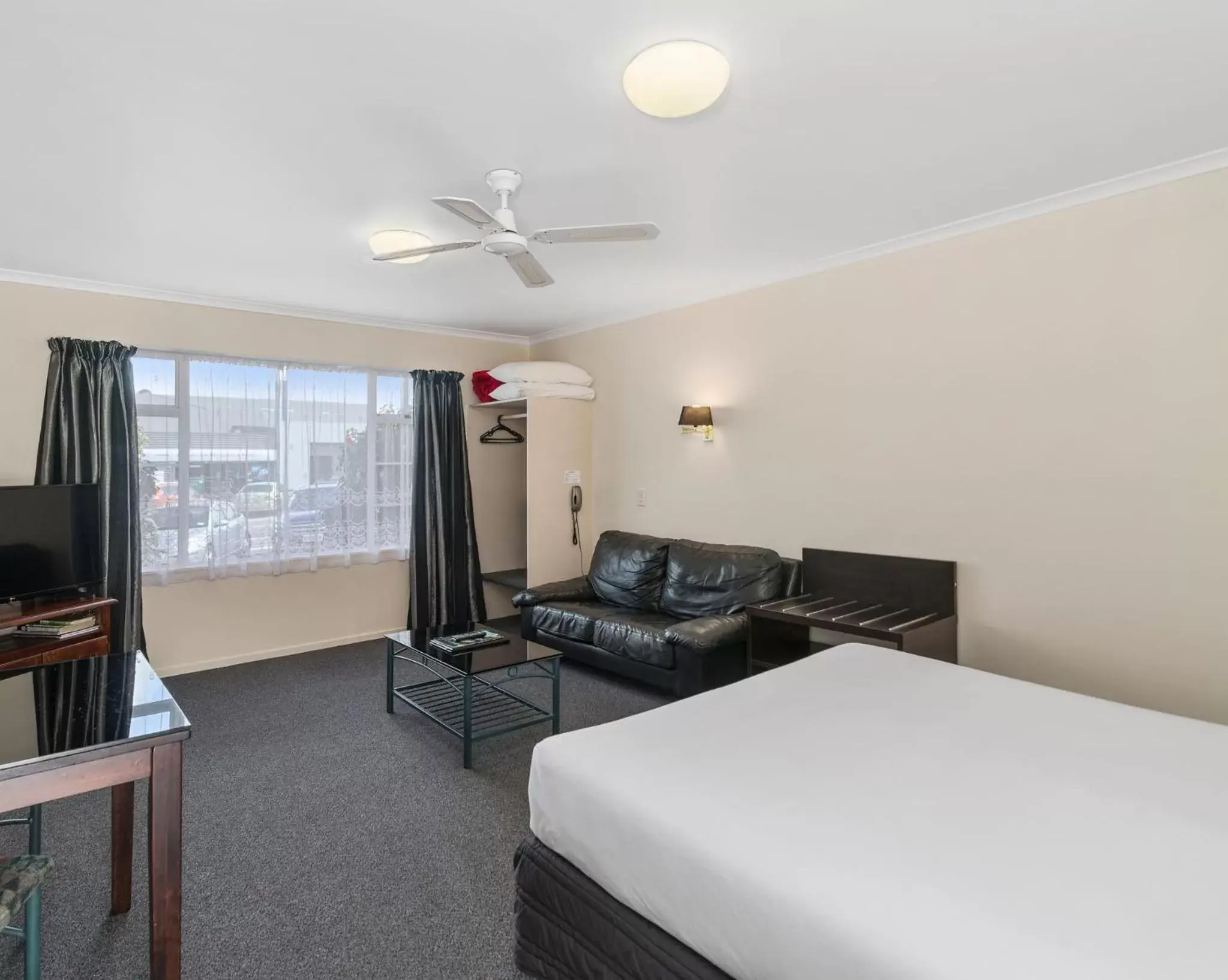 Large King Studio in ASURE PRINCE motor lodge Large King Studio in ASURE PRINCE motor lodge