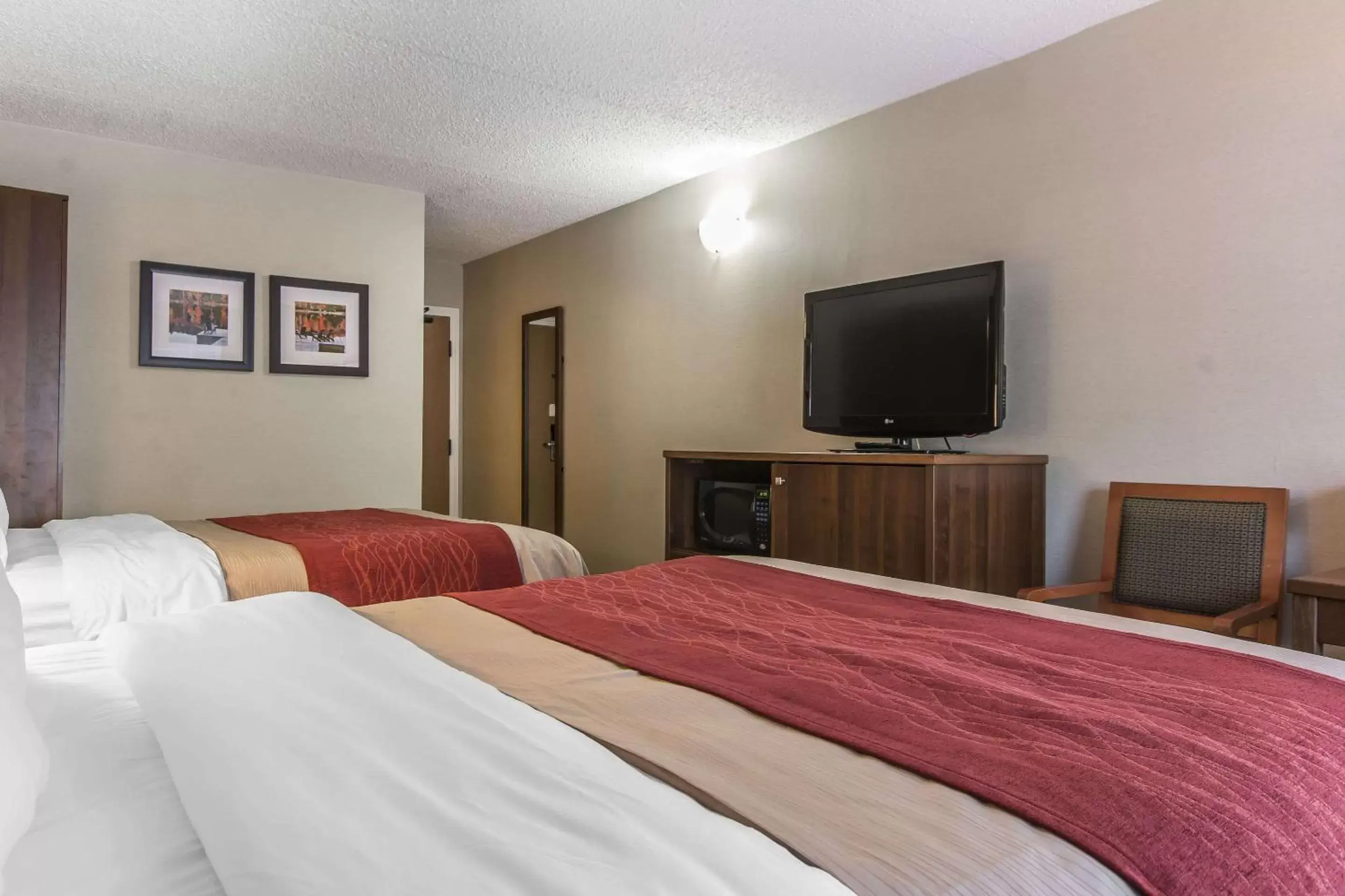 Photo of the whole room, Bed in Comfort Inn Huntsville