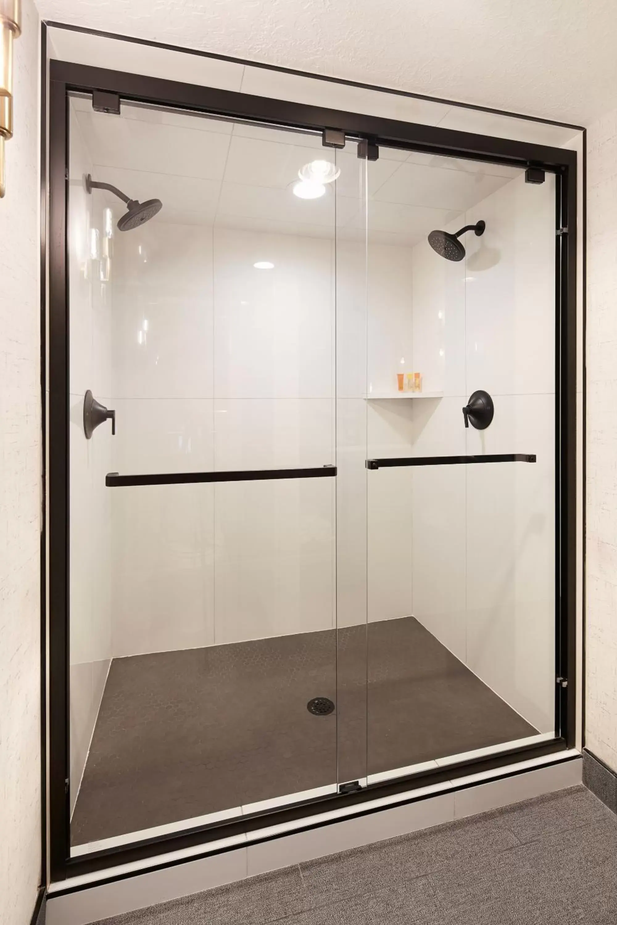 Shower, Bathroom in Best Western Plus Abbey Inn
