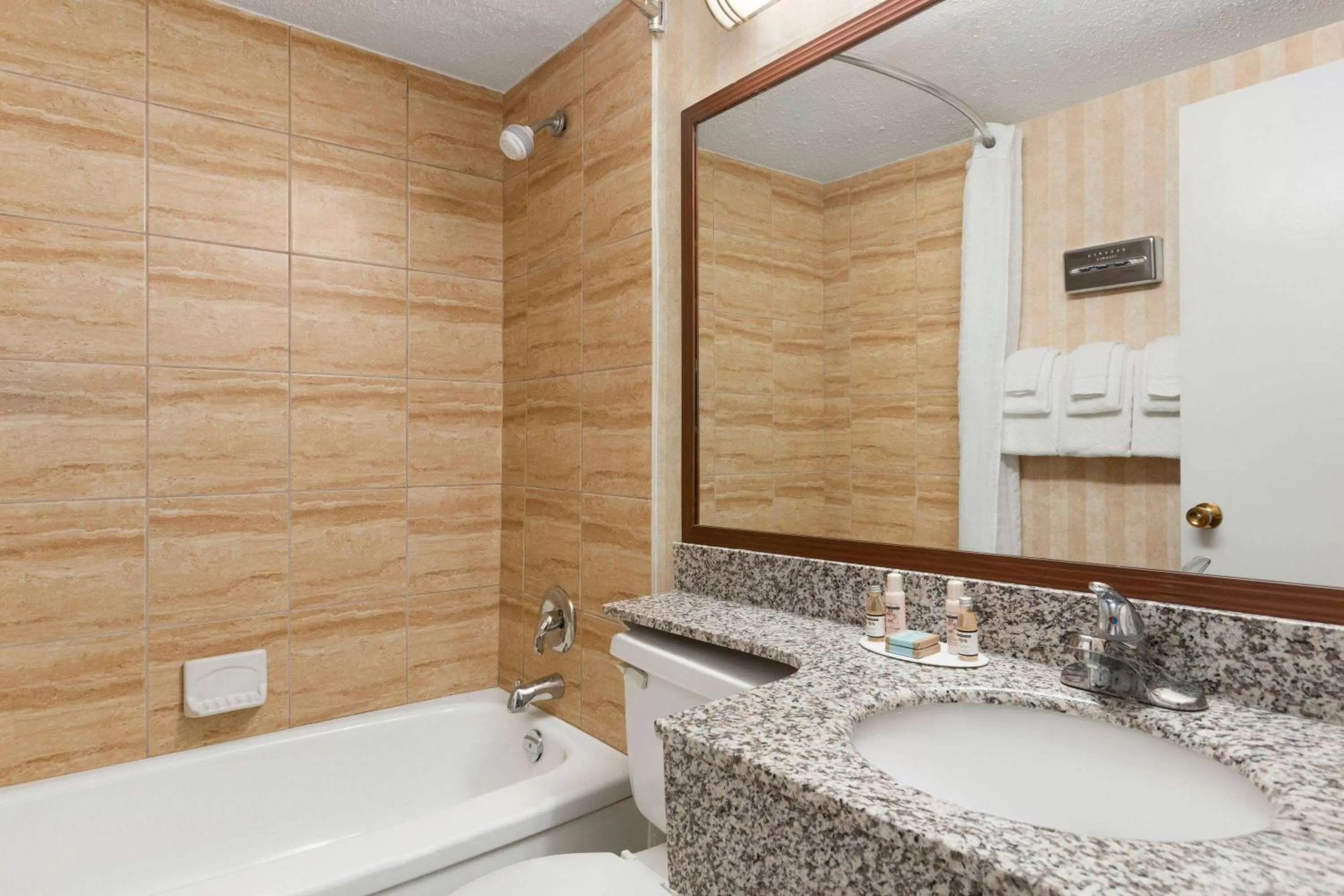 TV and multimedia in Travelodge by Wyndham North Battleford