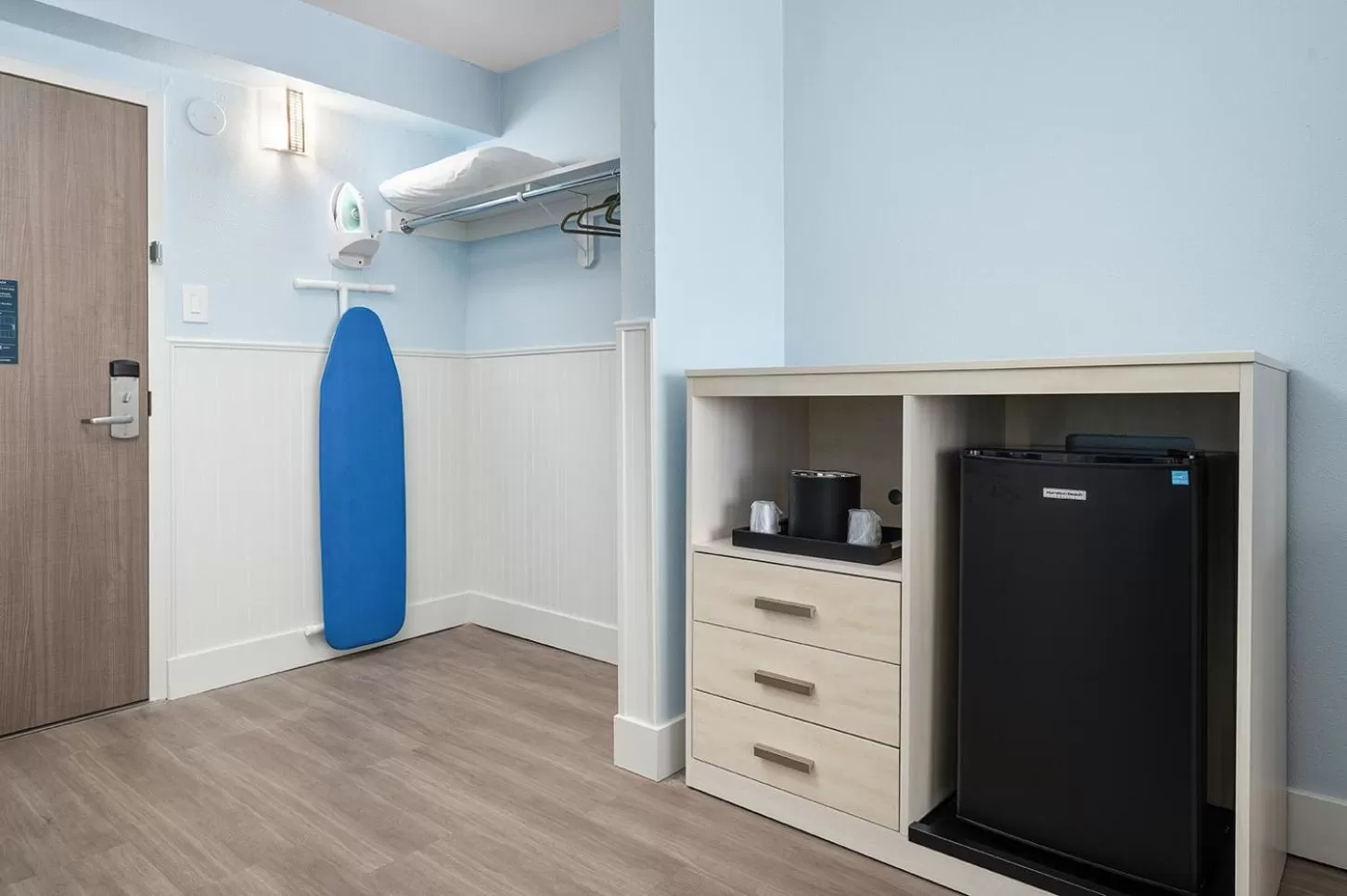 Bedroom in Fenwick Inn
