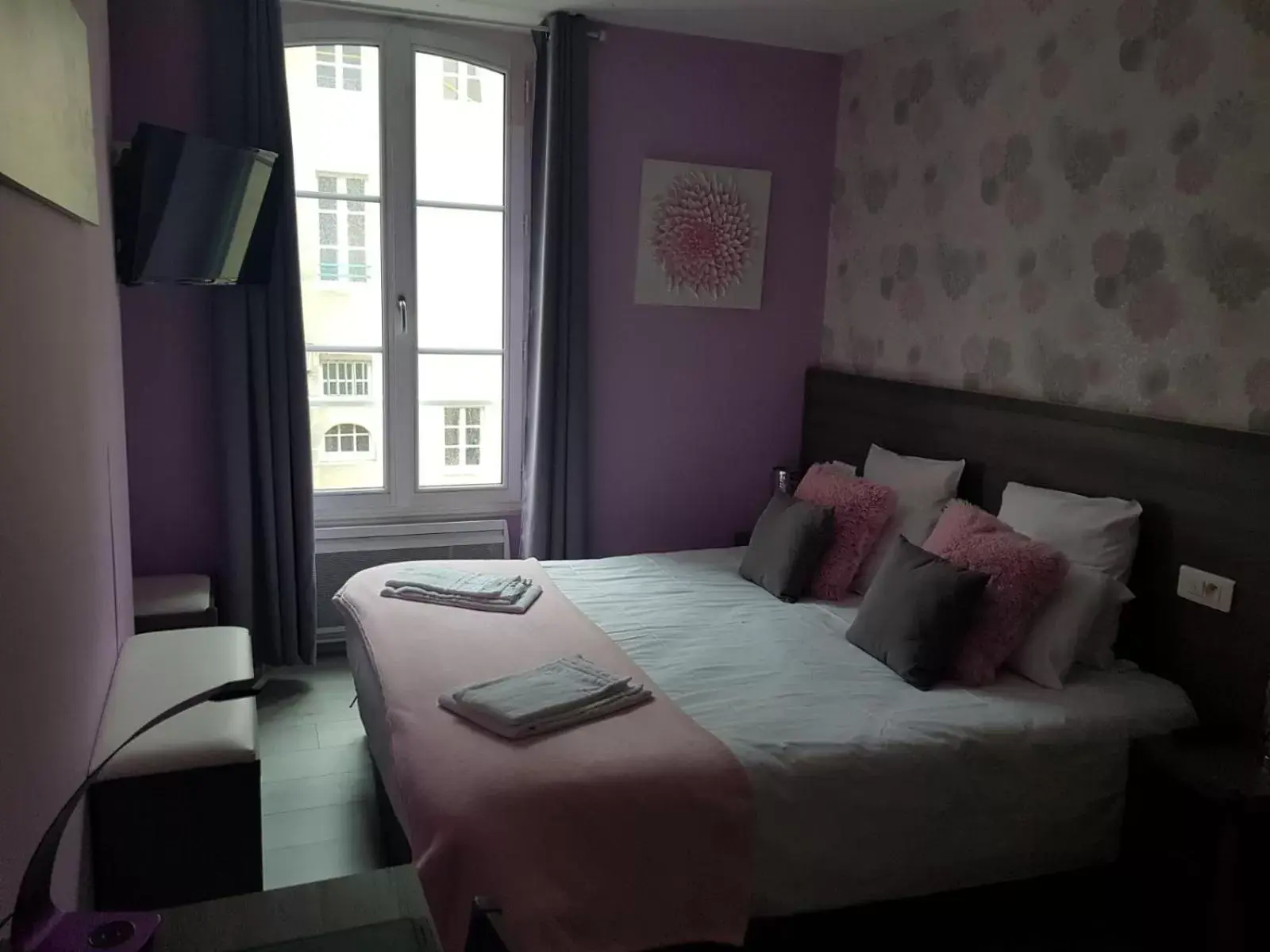 Photo of the whole room, Bed in Hôtel Le Saint Patrice