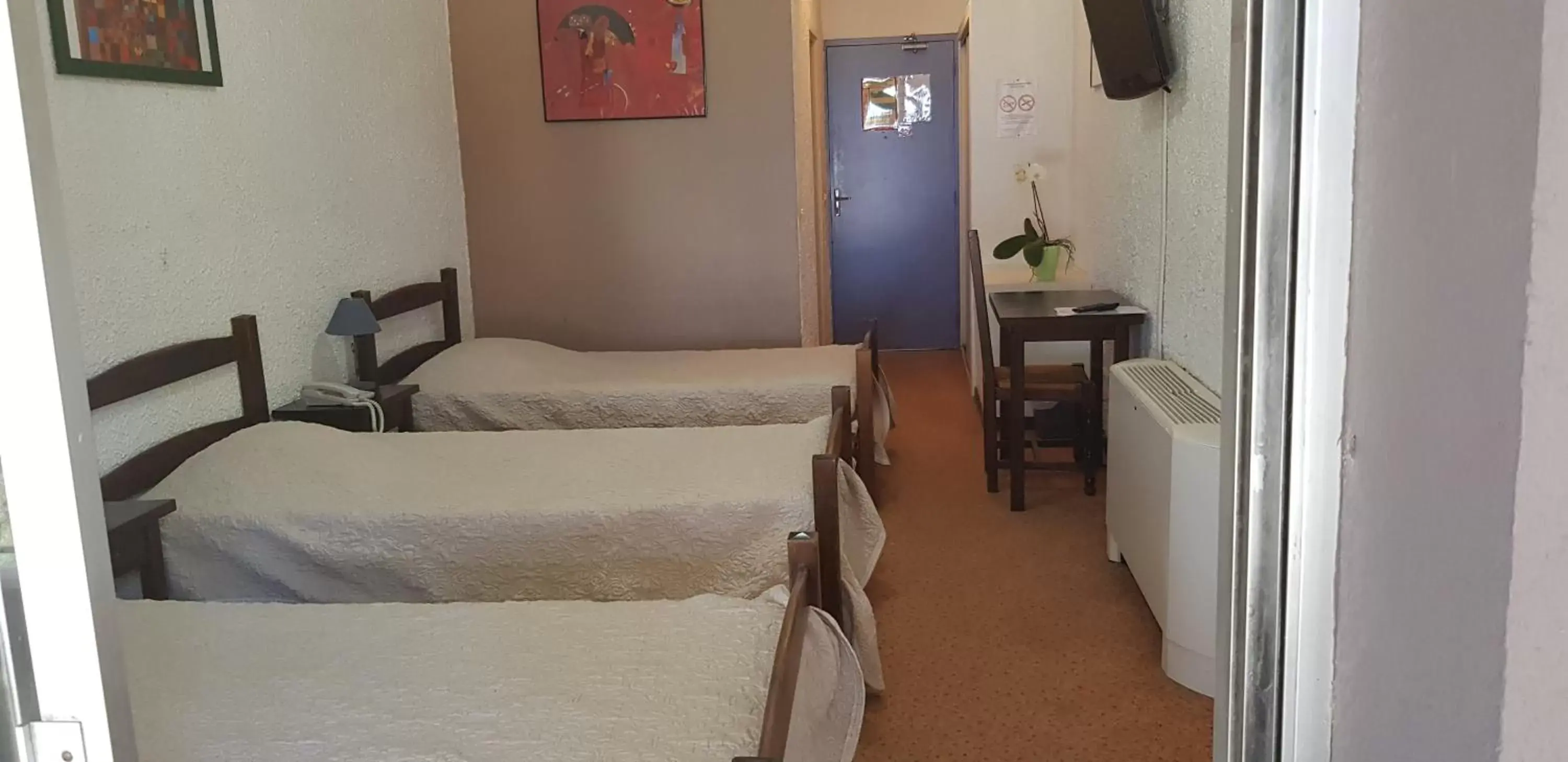 Bed in Motel le Colibri