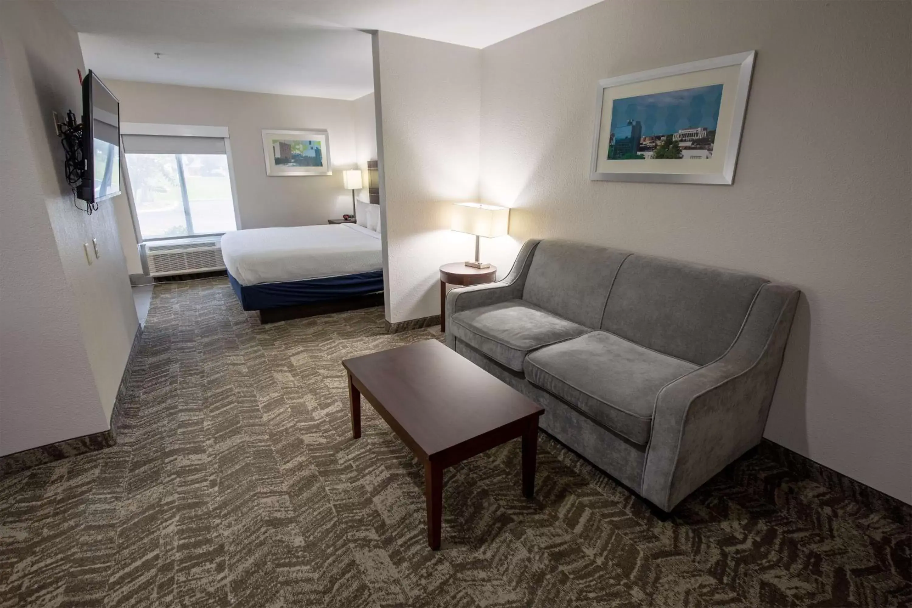 Bedroom, Seating Area in Best Western Plus Lafayette Vermilion River Inn & Suites