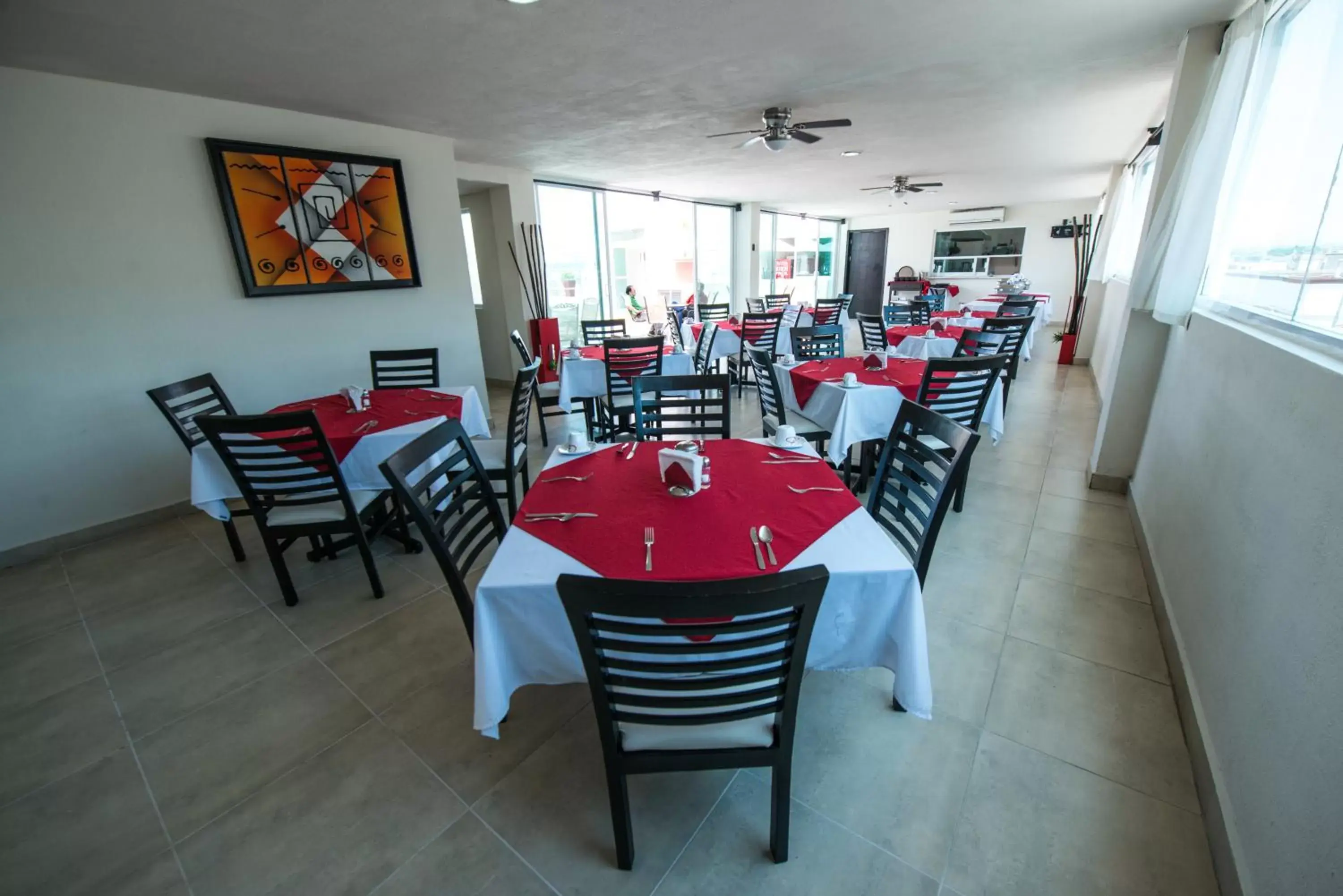 Restaurant/Places to Eat in Hotel Portonovo Plaza Malecon