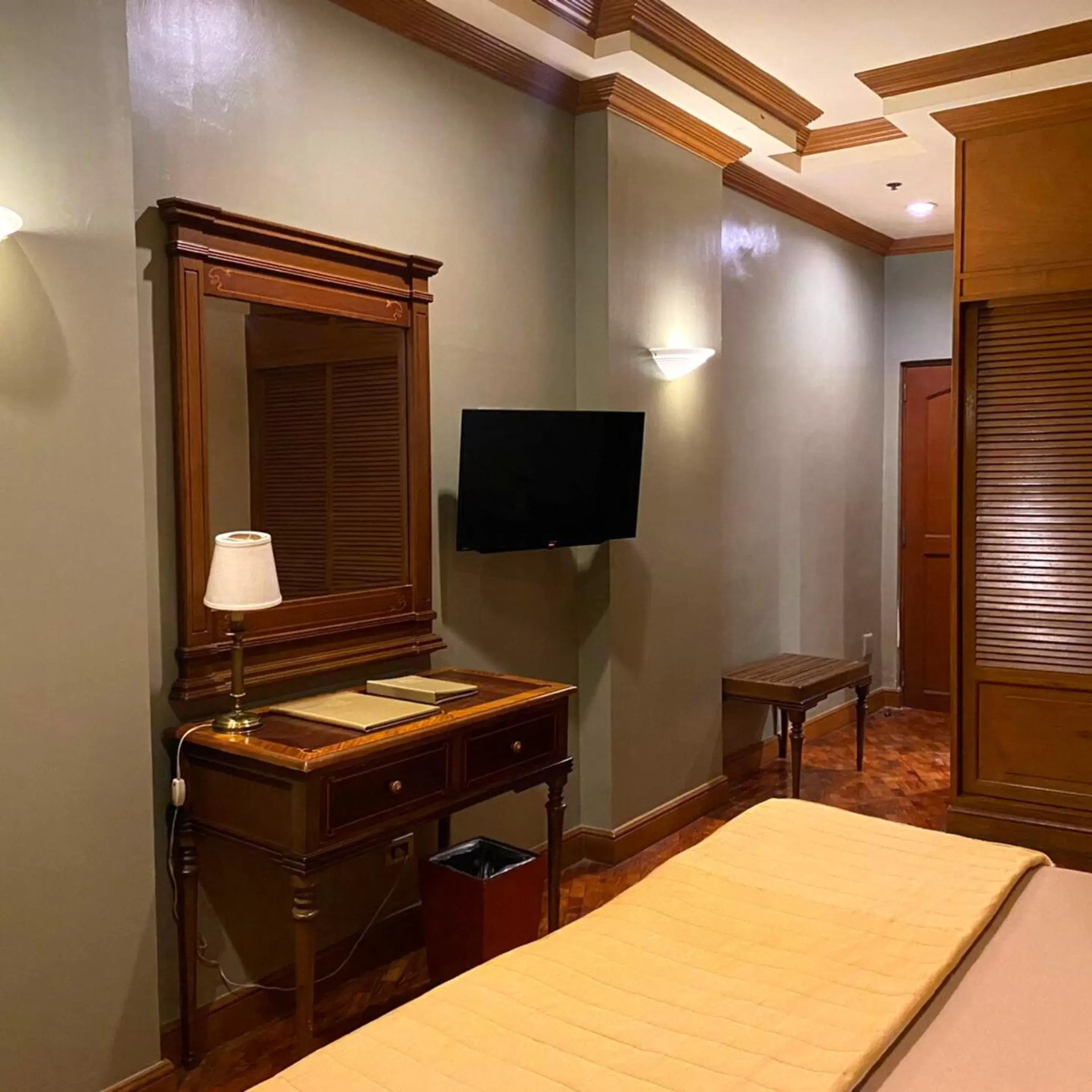 Bedroom, TV/Entertainment Center in Herald Suites