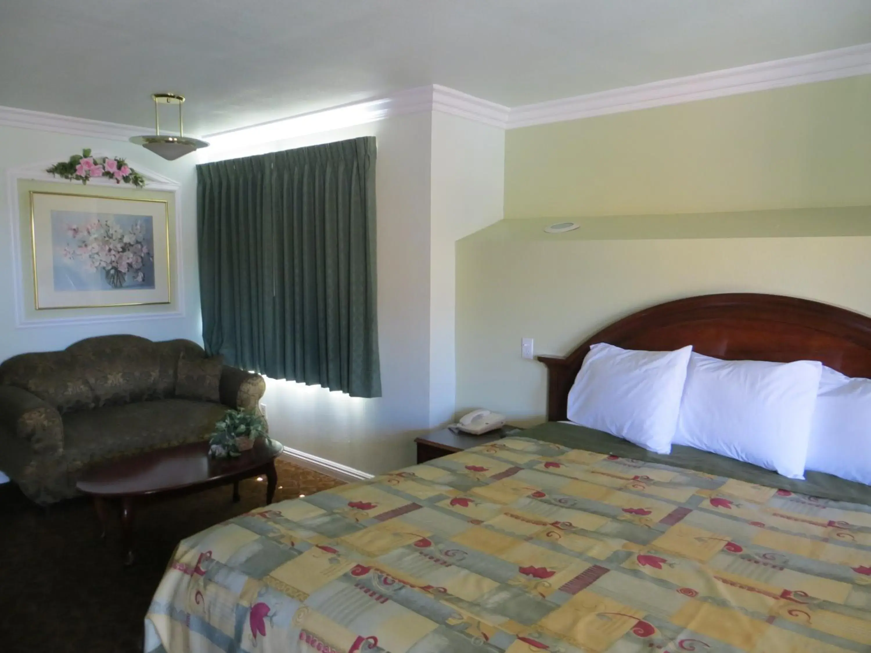 Photo of the whole room, Bed in Azusa Inn