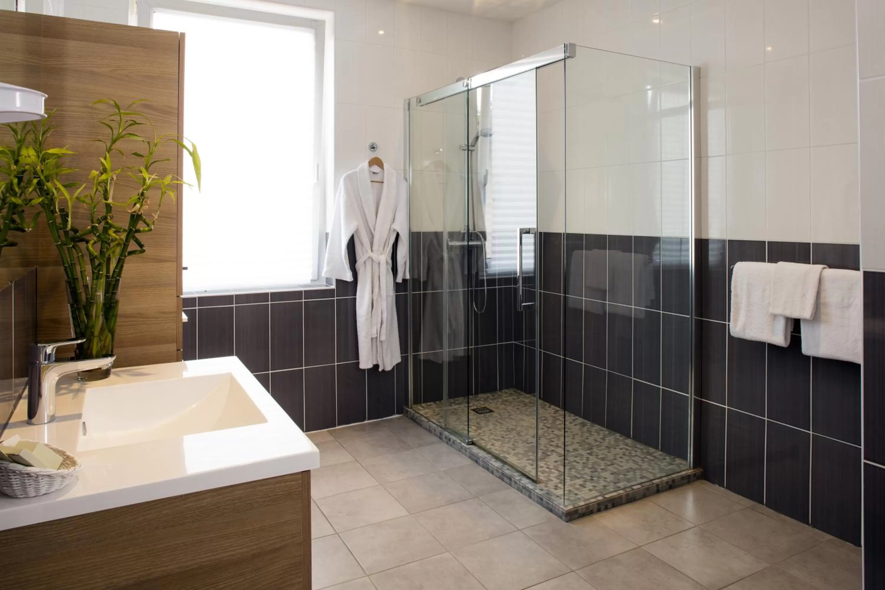 Shower in Contact Hôtels Les Pierres Dorées