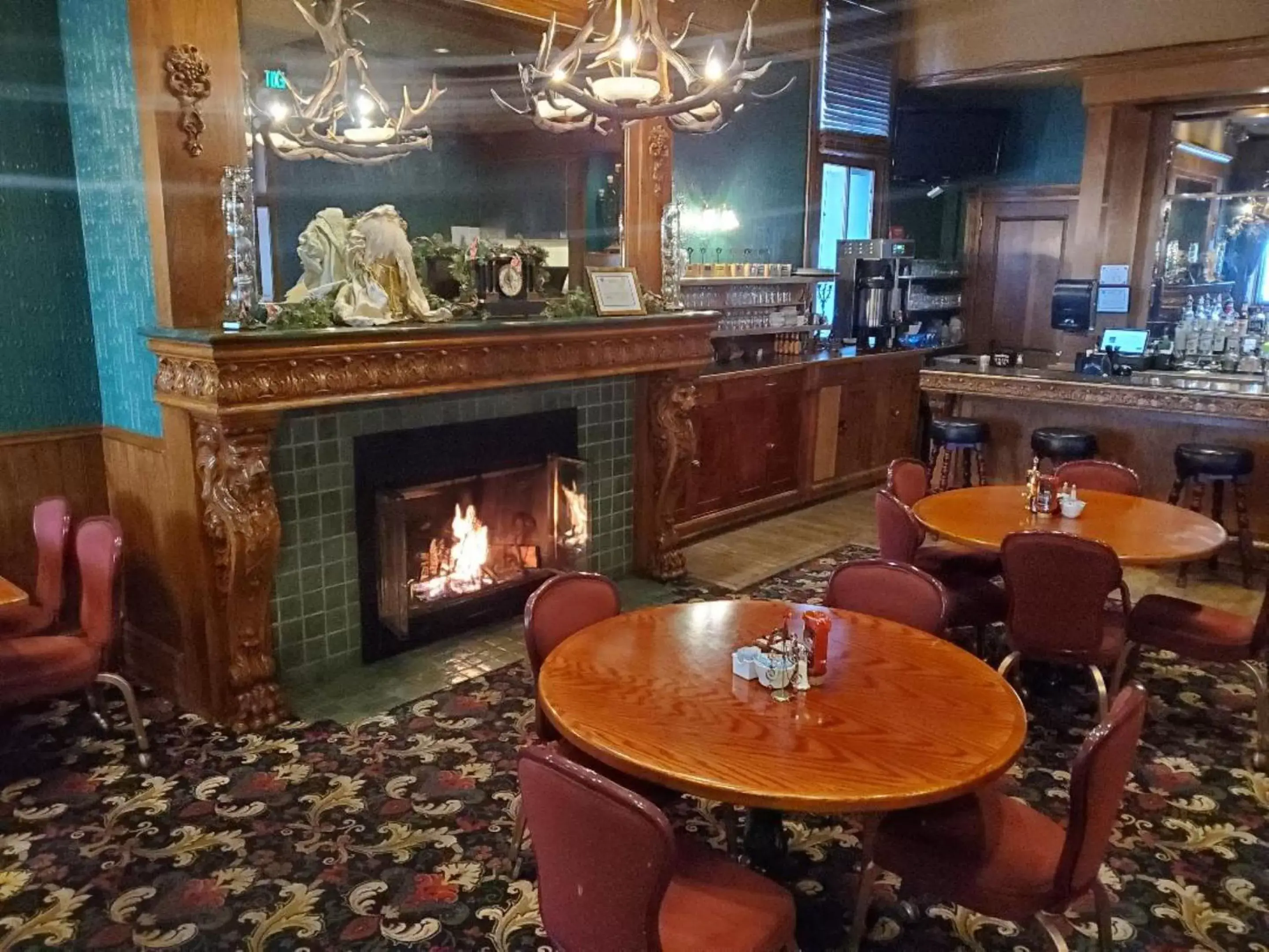 Restaurant/places to eat, Lounge/Bar in Historic Bullock Hotel