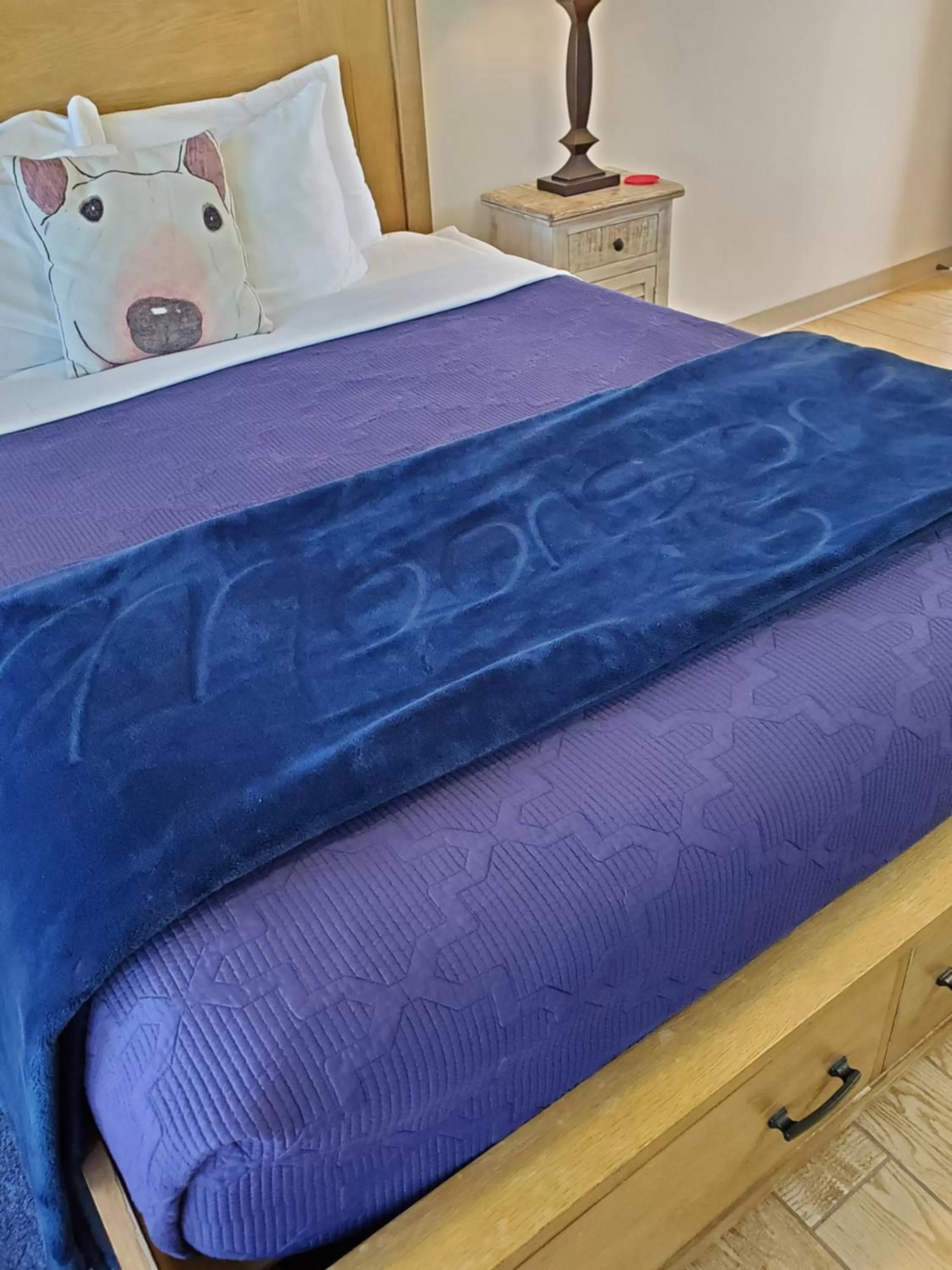 Bed in Moonstone Beach Motel