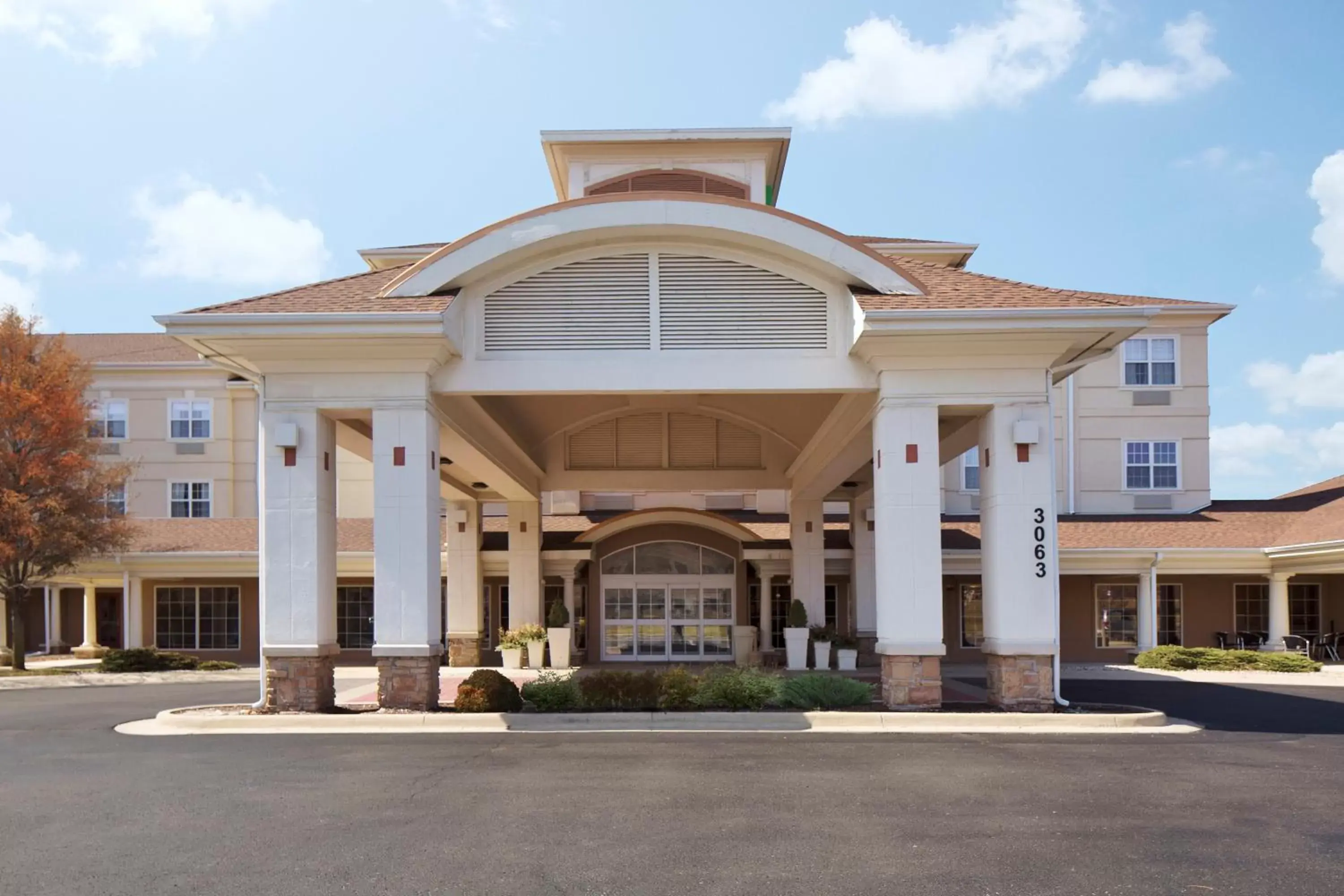Property Building in Holiday Inn Grand Rapids-Airport, an IHG Hotel