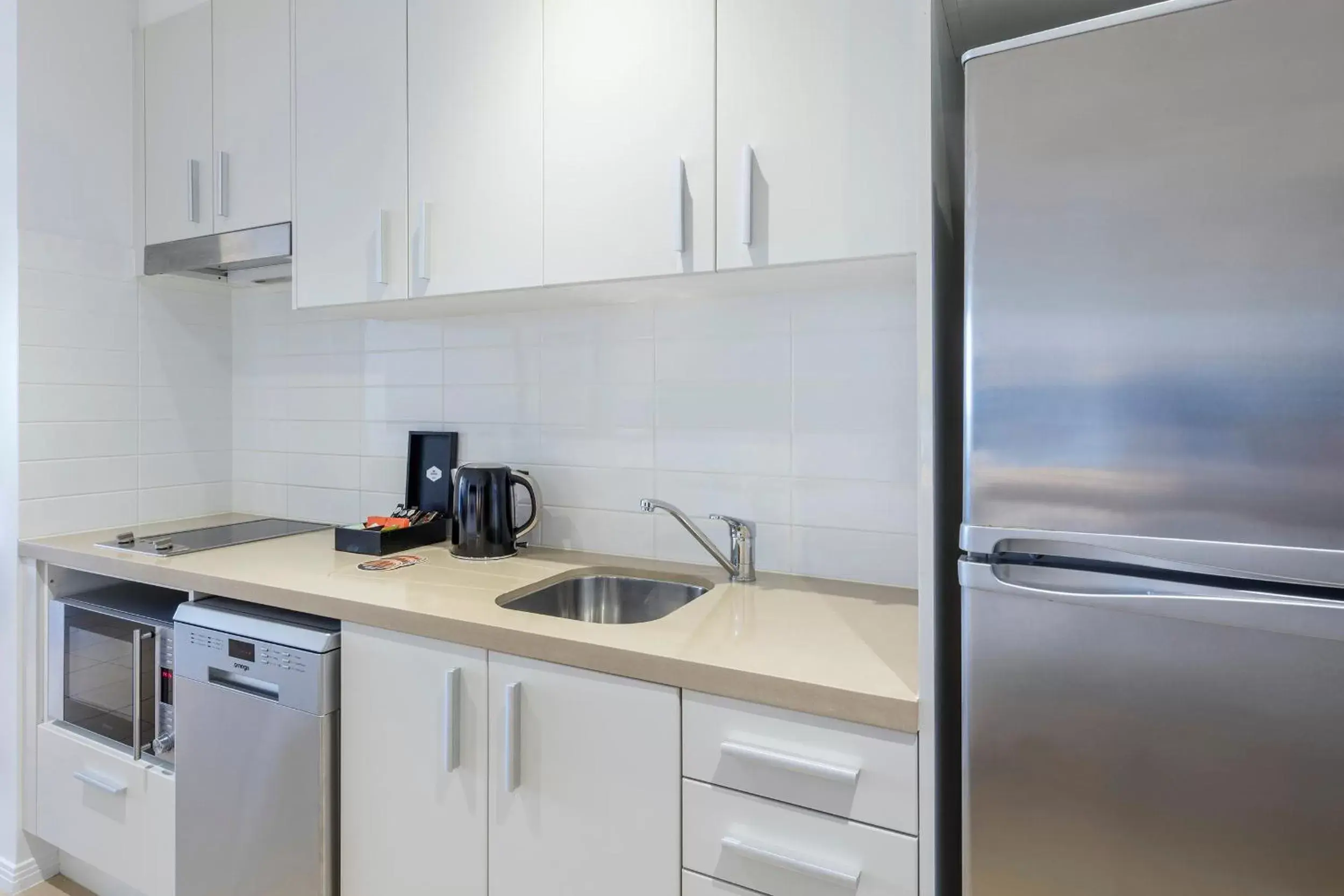 Kitchen/Kitchenette in Meriton Suites Broadbeach