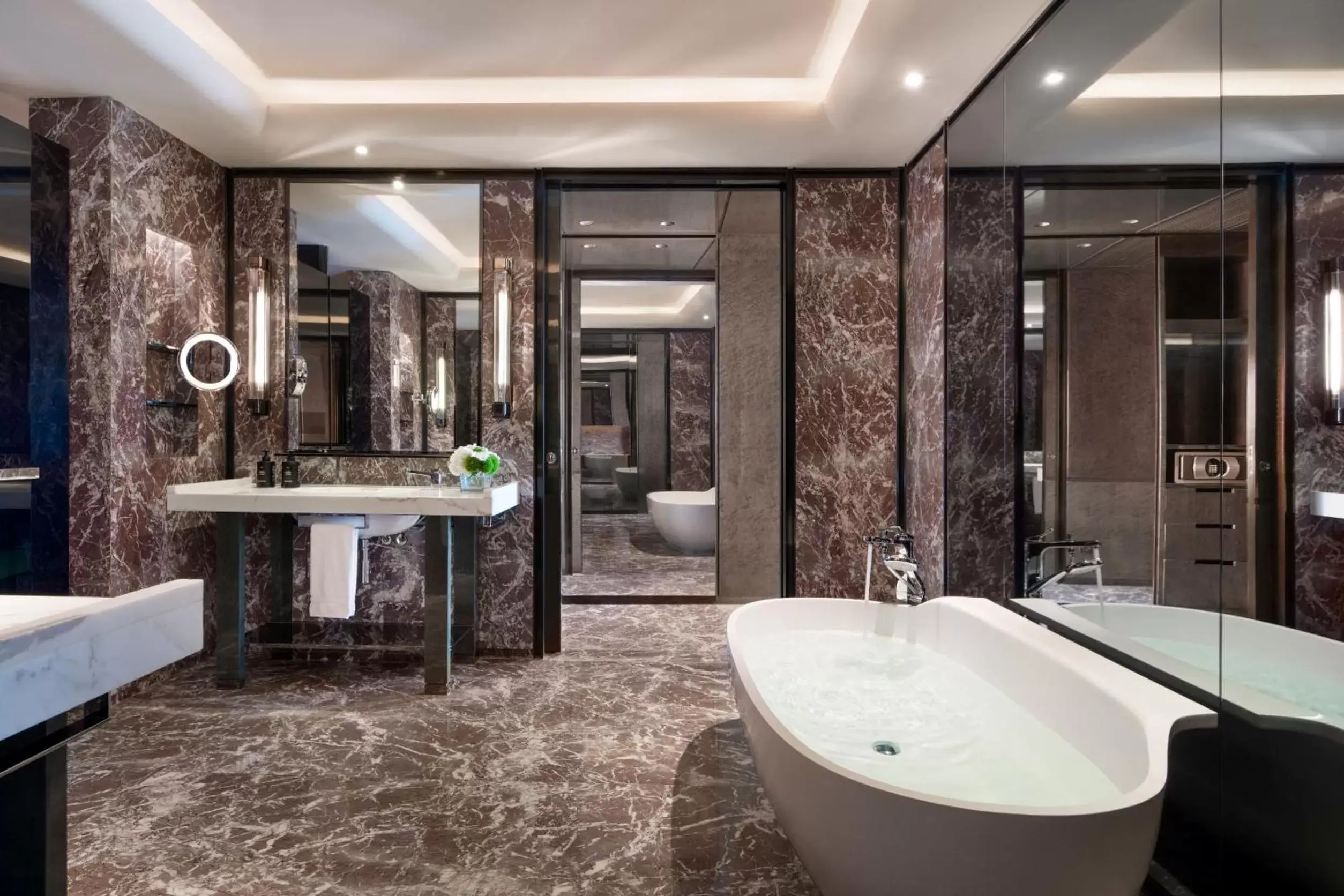 Bathroom in Four Seasons Hotel Guangzhou - Free Shuttle Bus to Canton Fair Complex during Canton Fair period