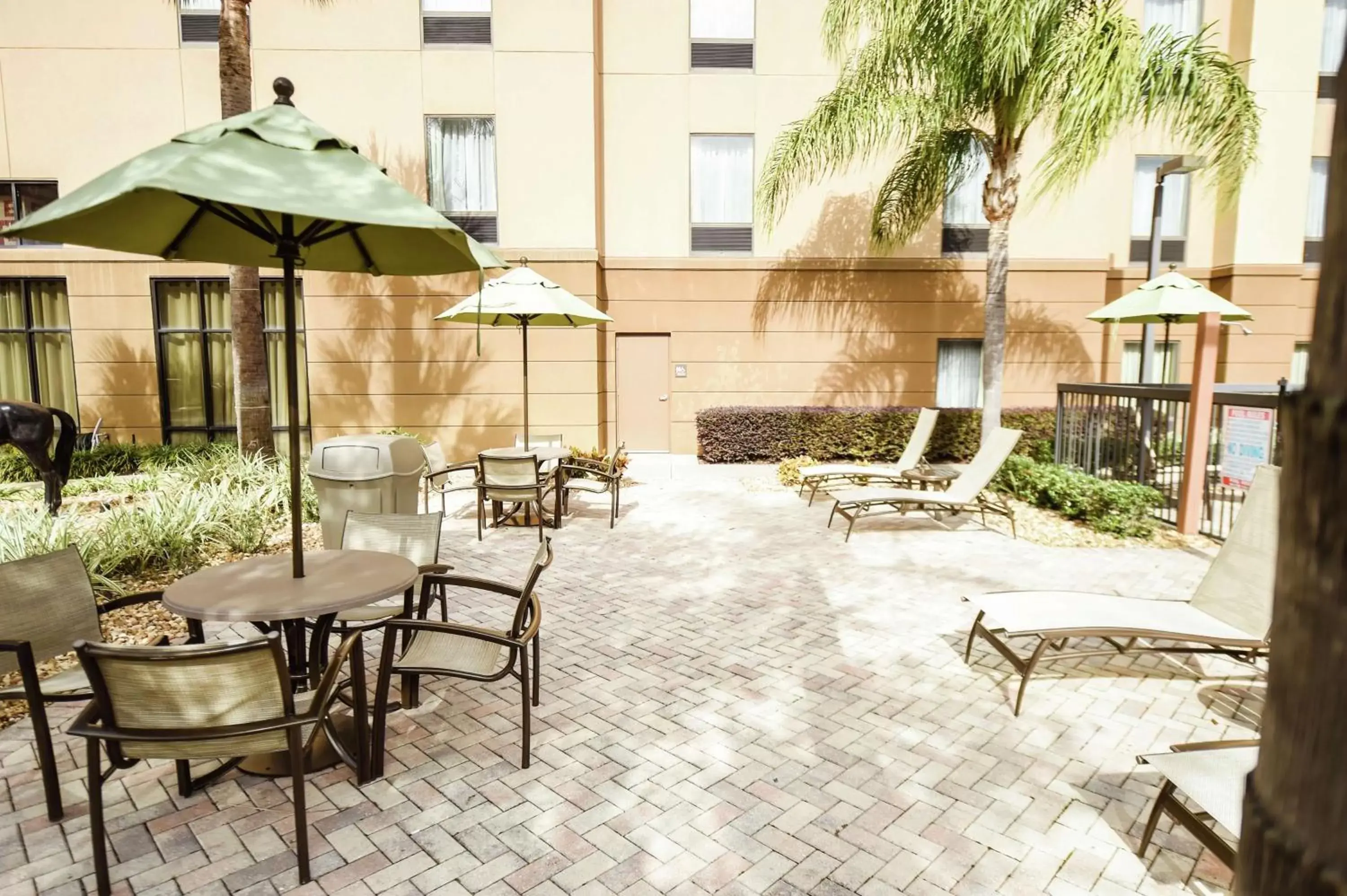 Pool view, Restaurant/Places to Eat in Hampton Inn & Suites Ocala - Belleview