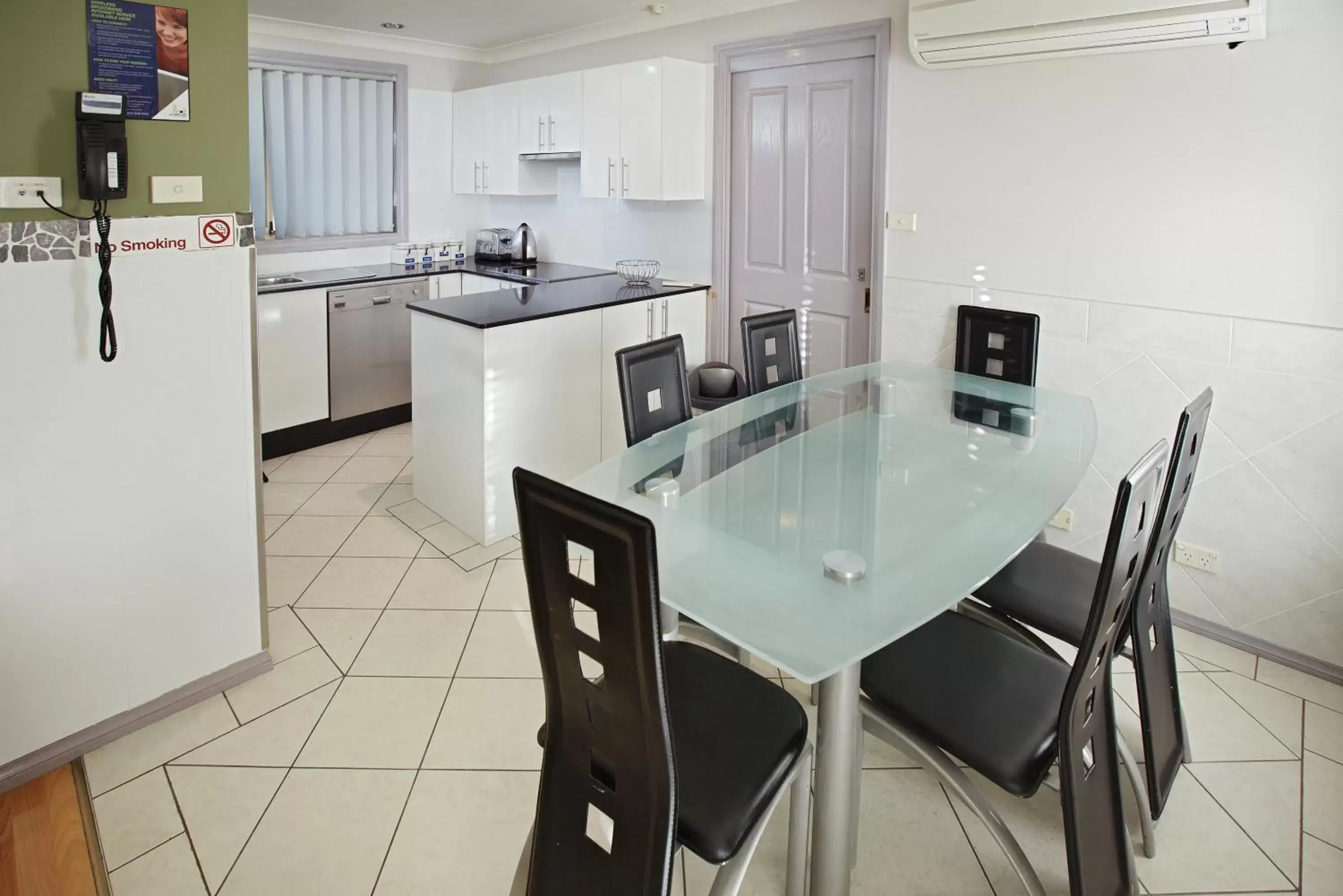 Coffee/tea facilities, Dining Area in Jesmond Executive Villas