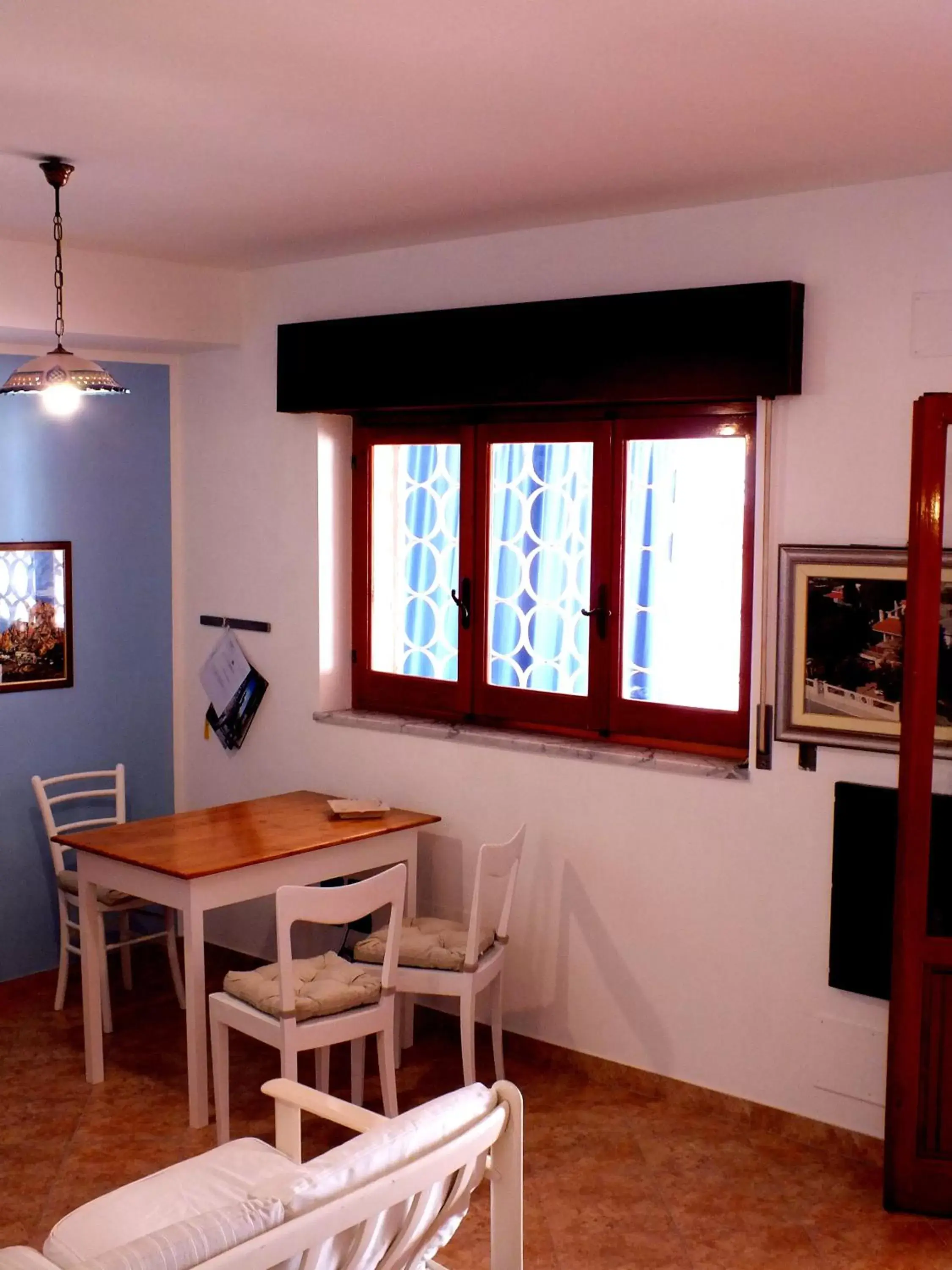 Communal lounge/ TV room, Dining Area in B&B Villa sul Mare