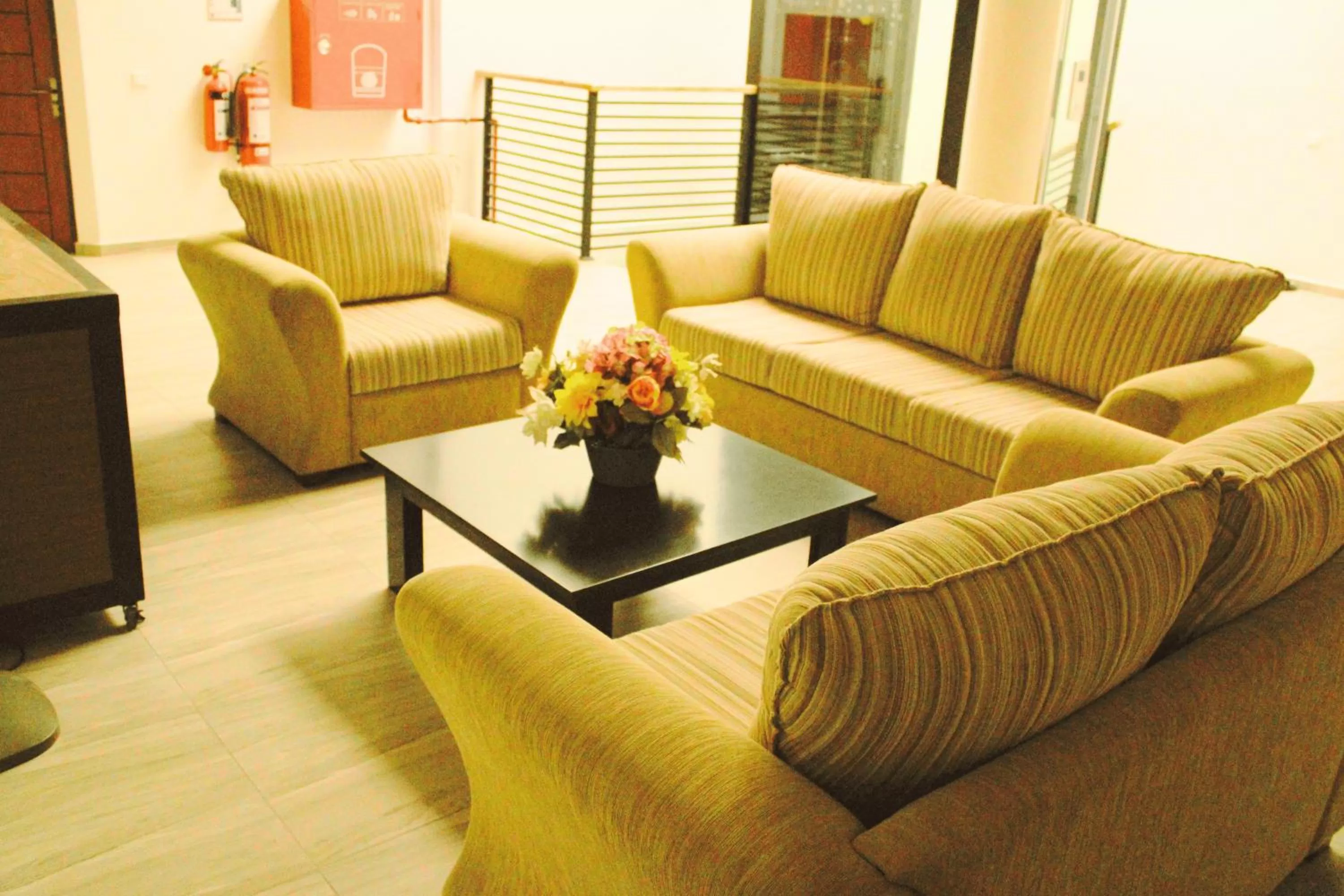 Communal lounge/ TV room in Sky Gate kandy